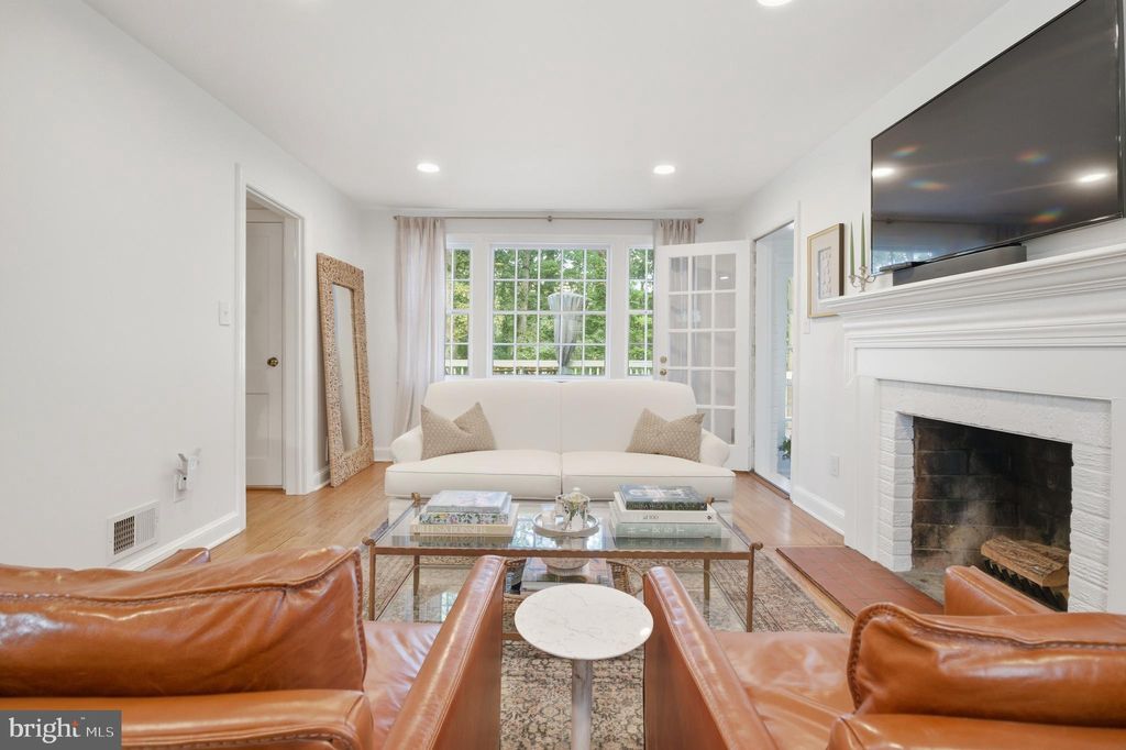 Photo of 6032 Grove Drive, ALEXANDRIA, VA 22307 (MLS # VAFX2275974)