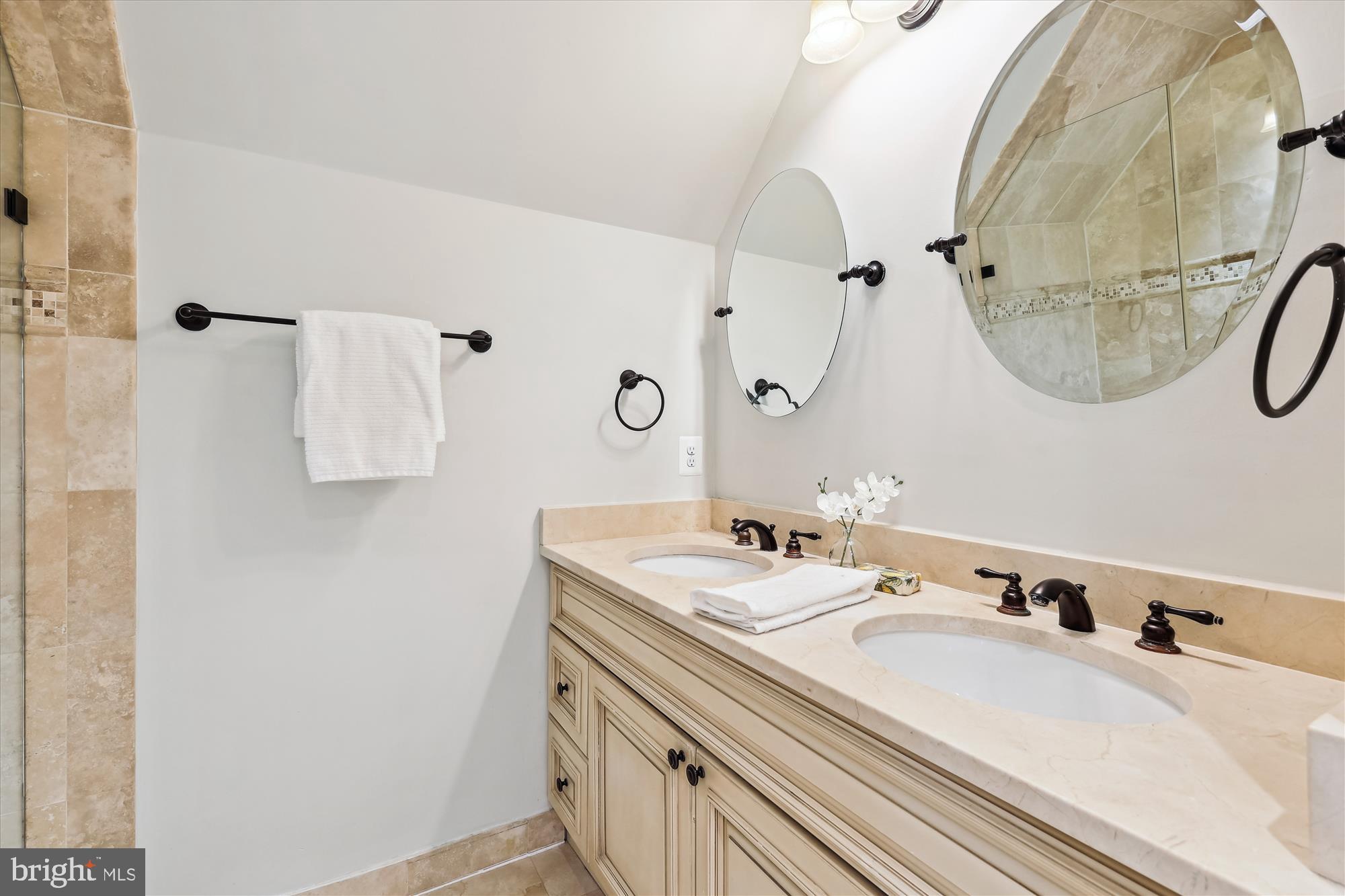 KENSINGTON VIEW - Residential