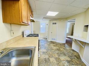 NEWPORT - Residential Lease