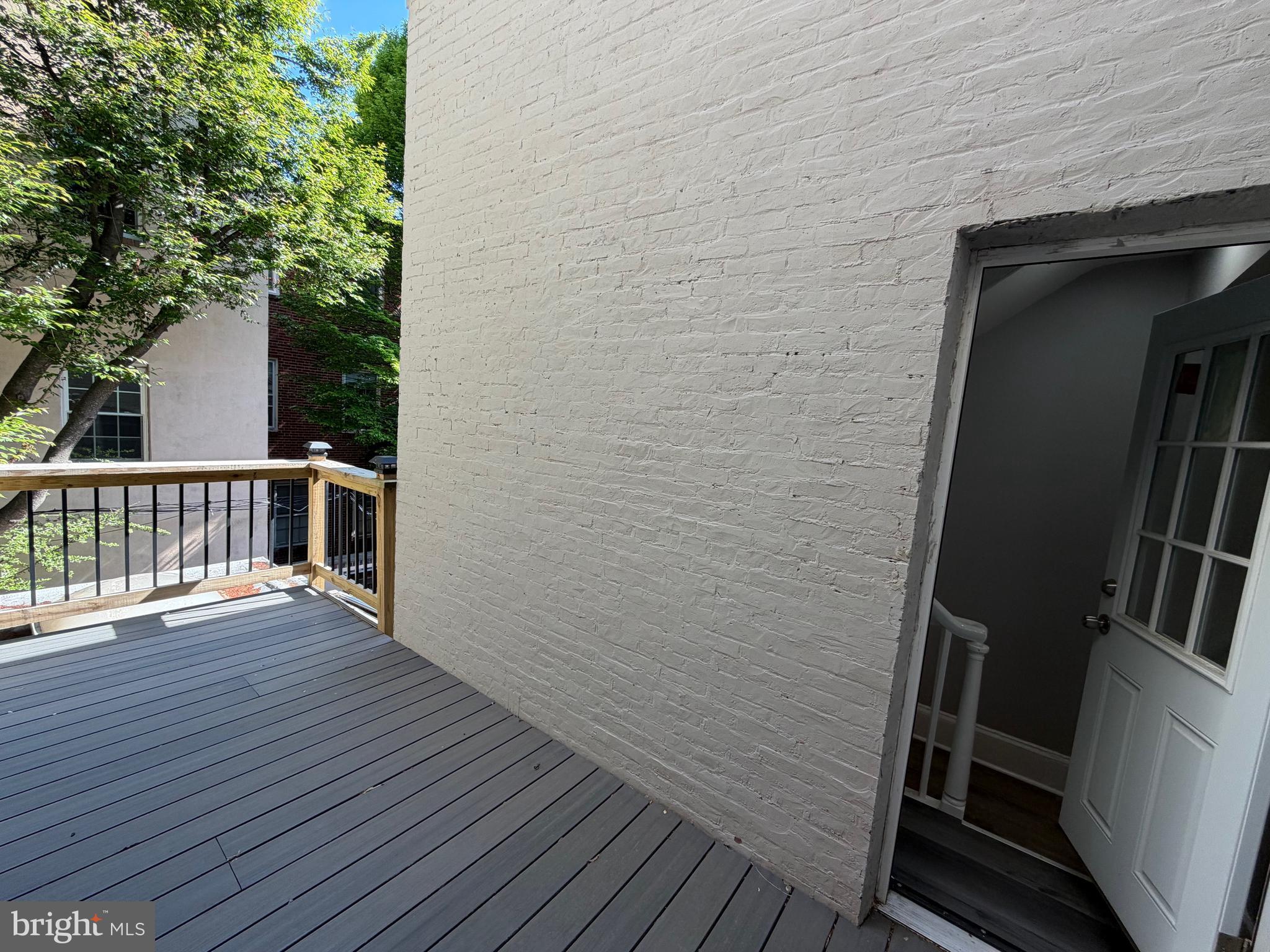 QUEEN VILLAGE - Residential