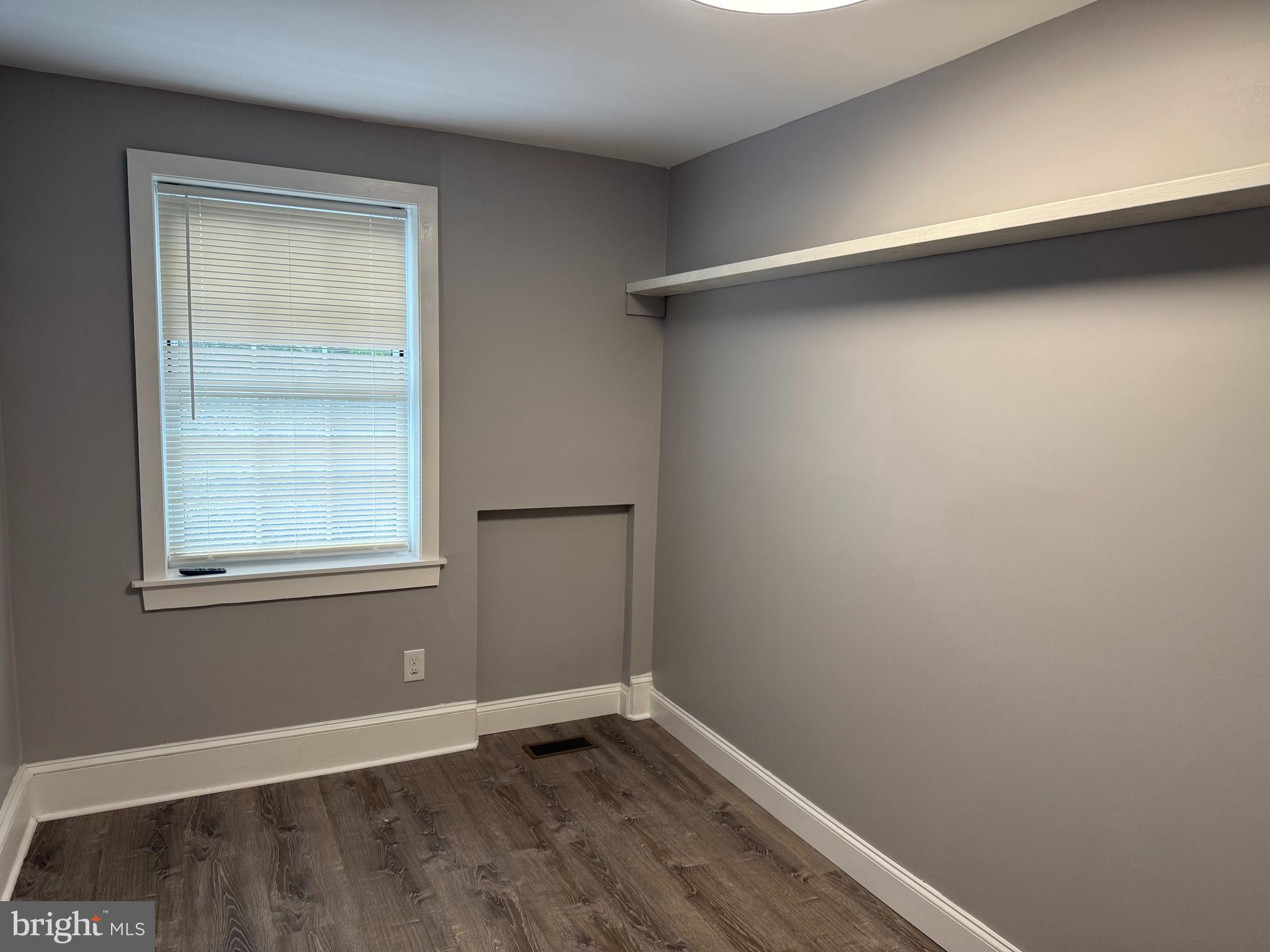 QUEEN VILLAGE - Residential