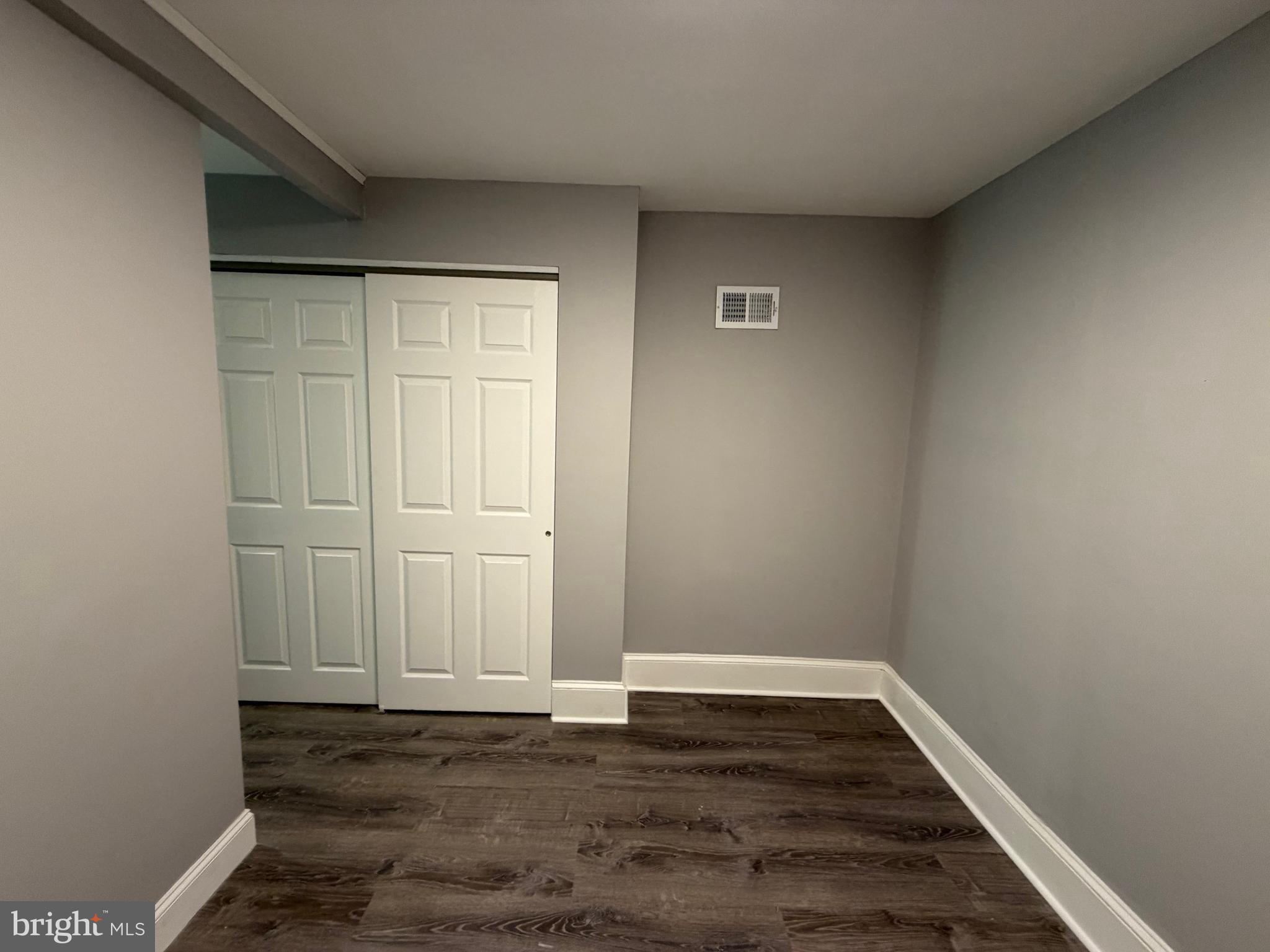 QUEEN VILLAGE - Residential
