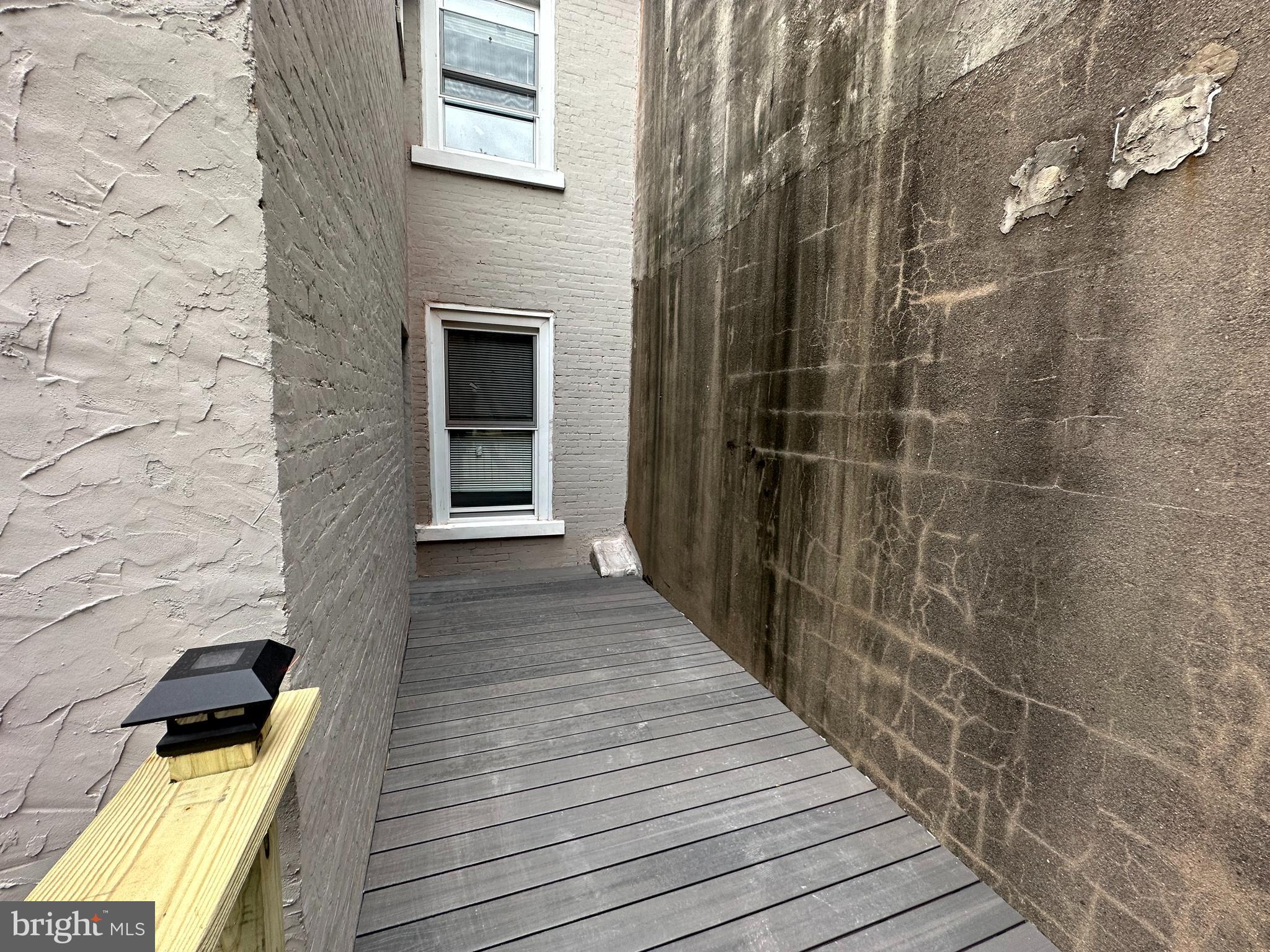 QUEEN VILLAGE - Residential