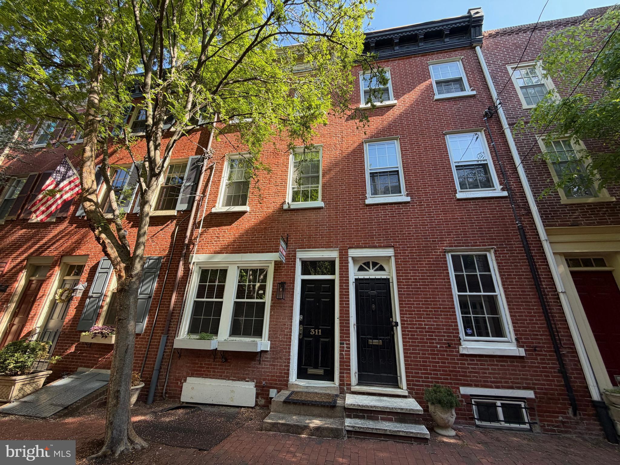 QUEEN VILLAGE - Residential