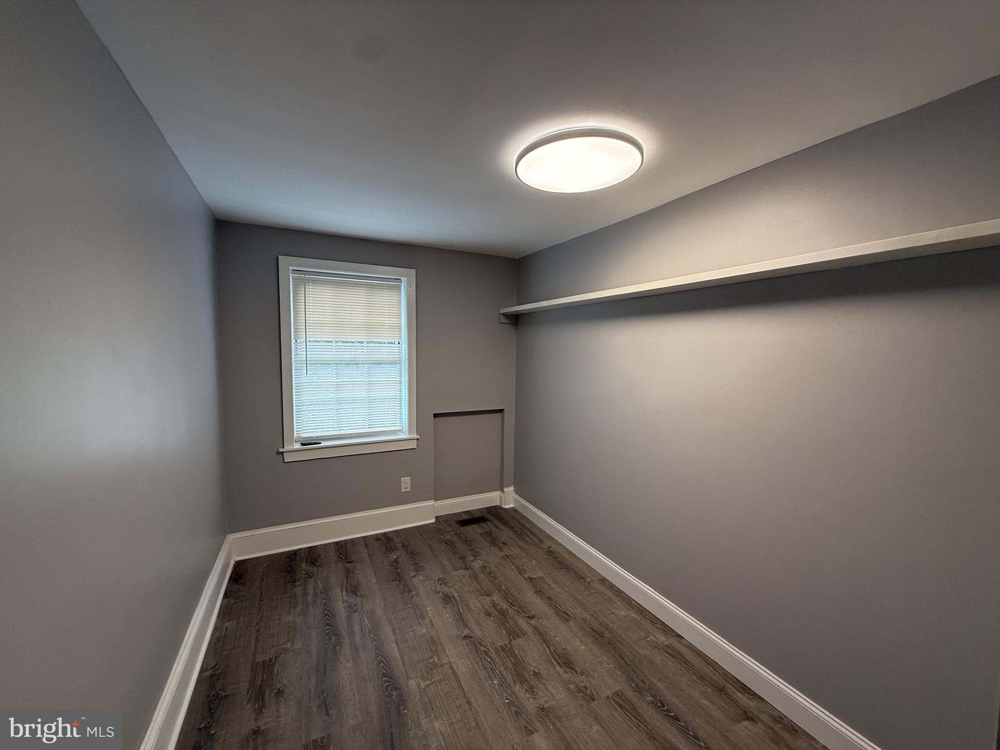 QUEEN VILLAGE - Residential