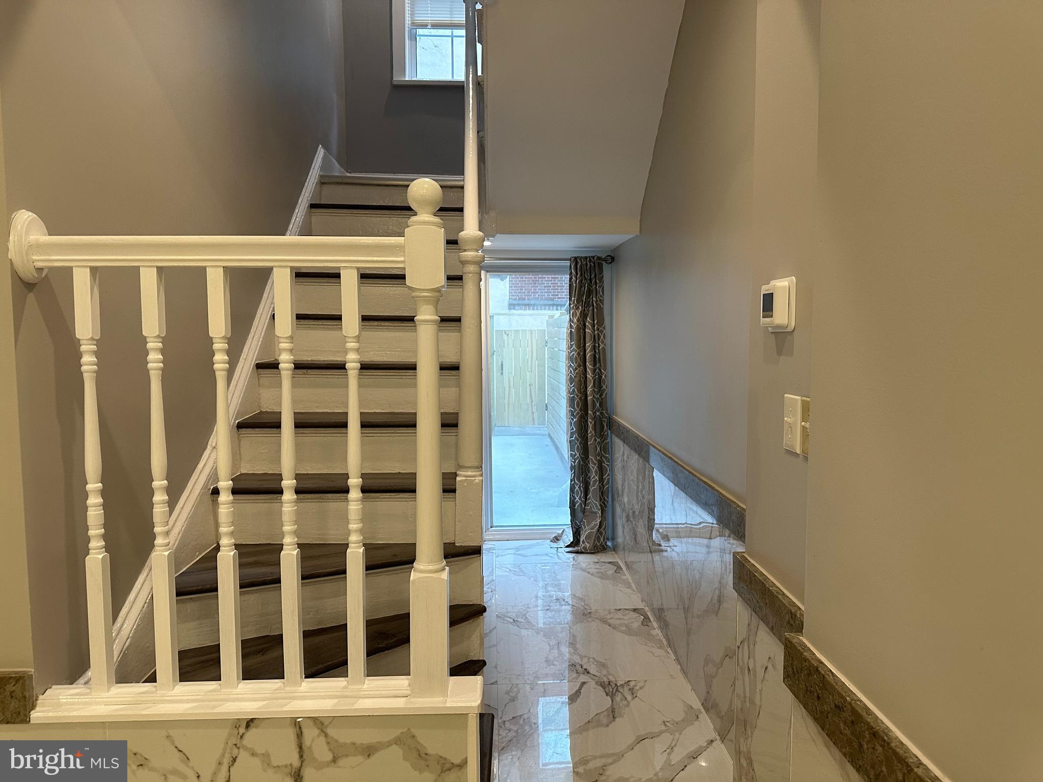 QUEEN VILLAGE - Residential