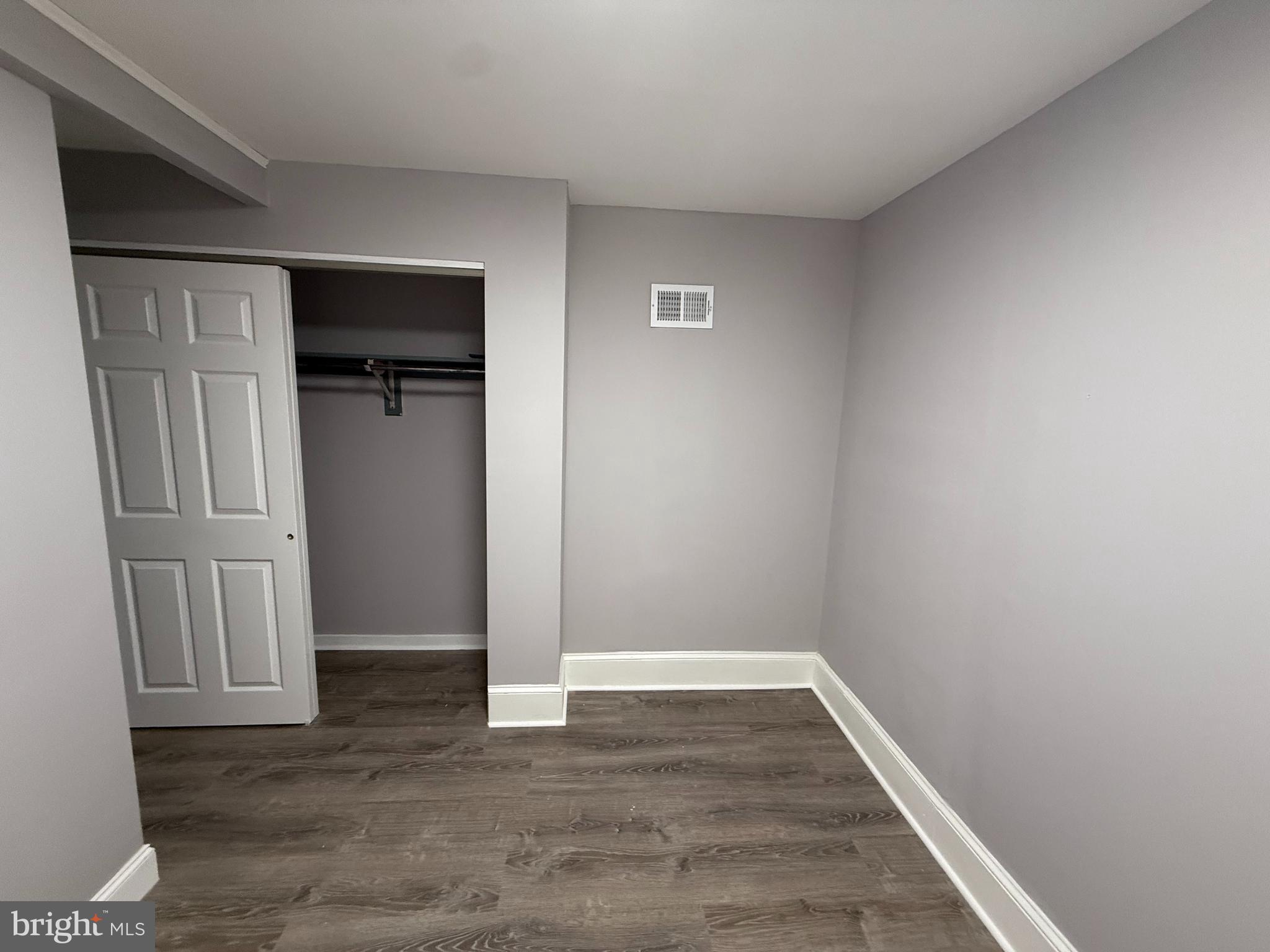 QUEEN VILLAGE - Residential