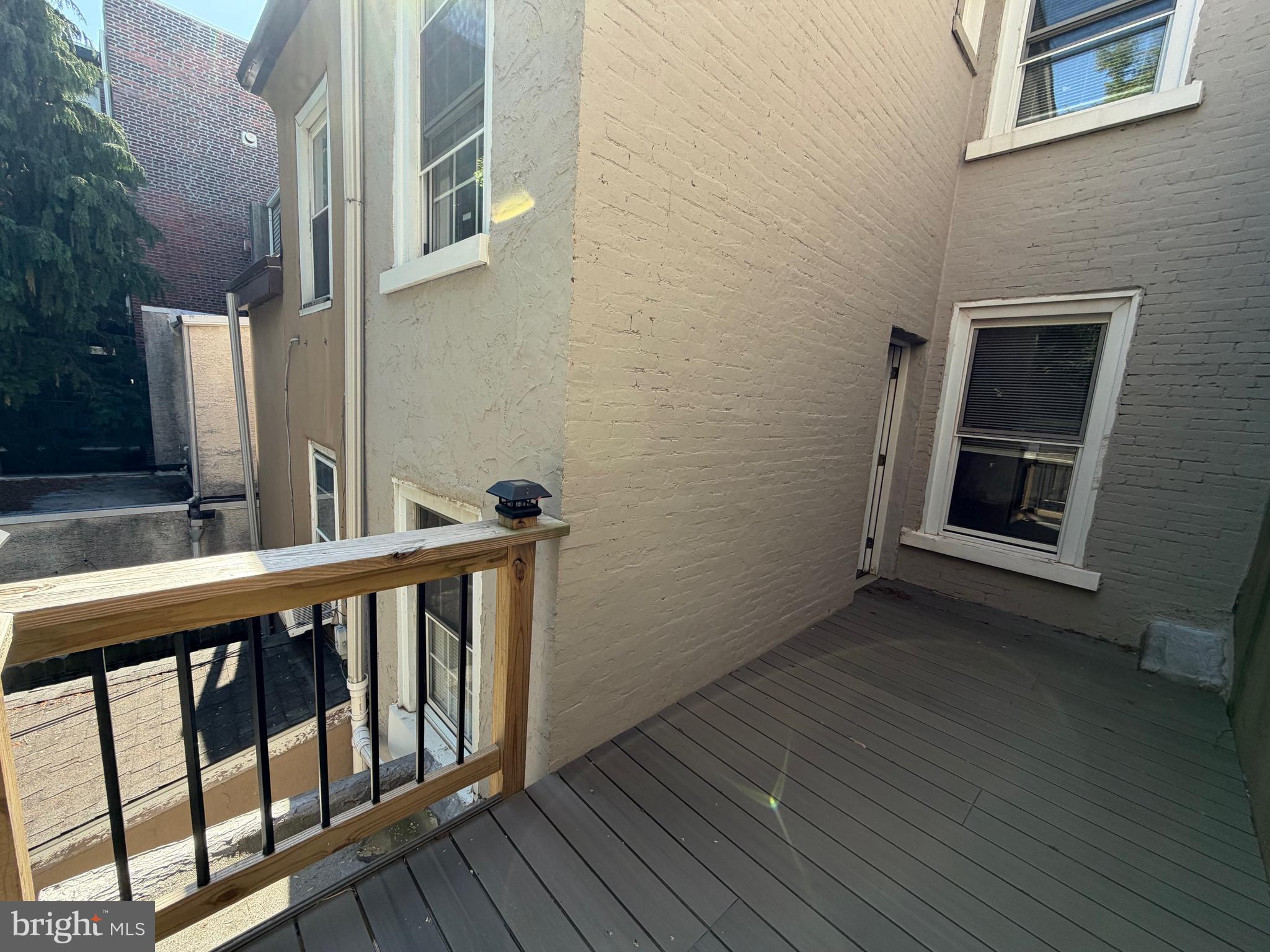 QUEEN VILLAGE - Residential