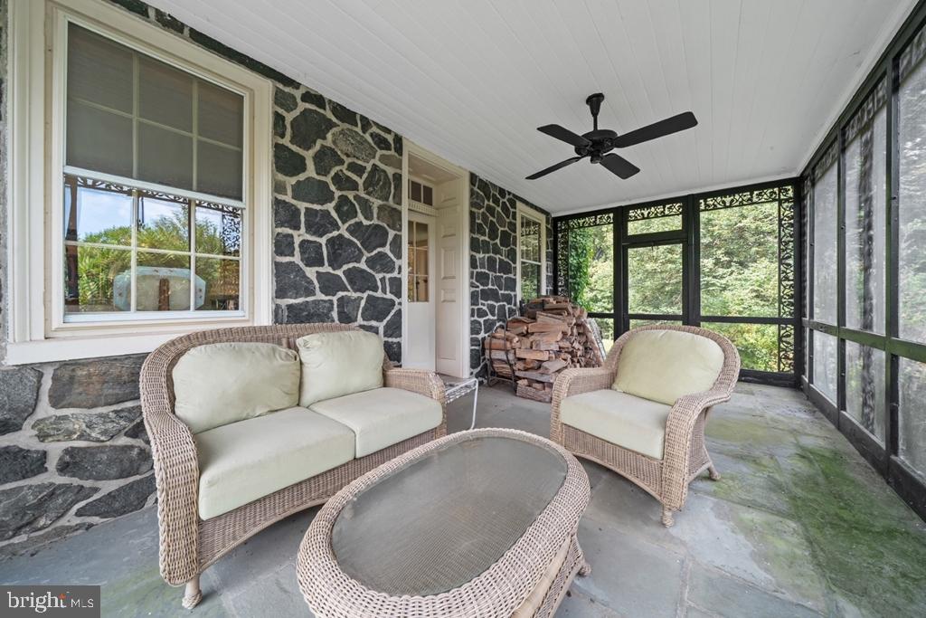 818 BURROWS RUN ROAD