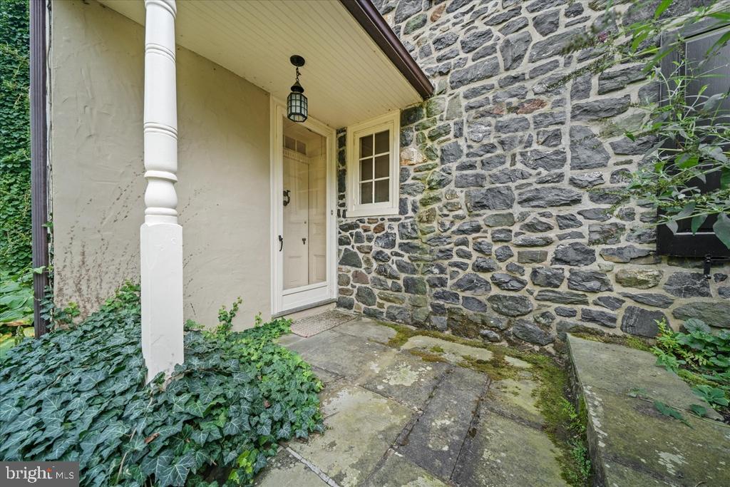 818 BURROWS RUN ROAD