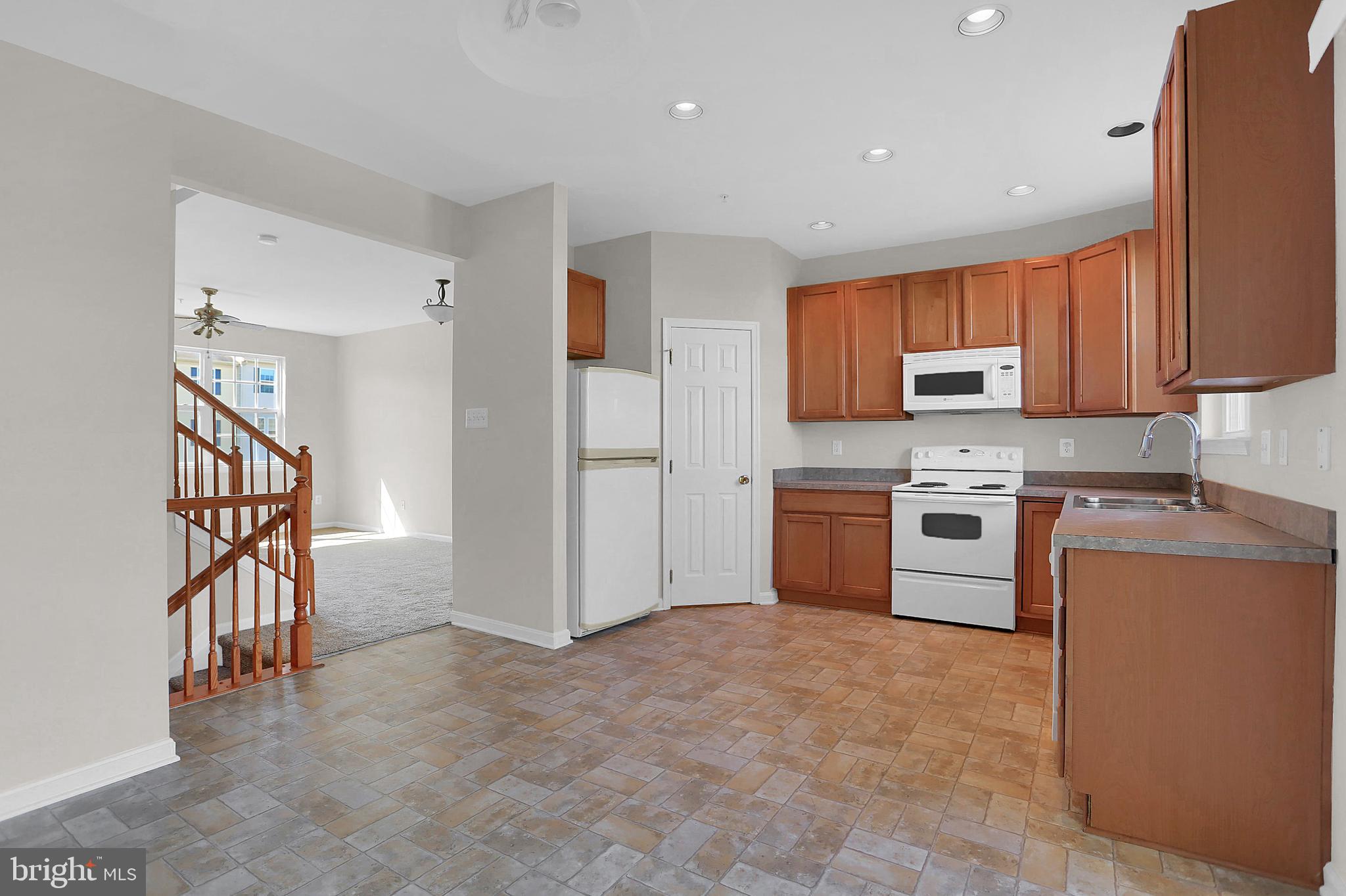 SUNSET TOWNHOMES - Residential