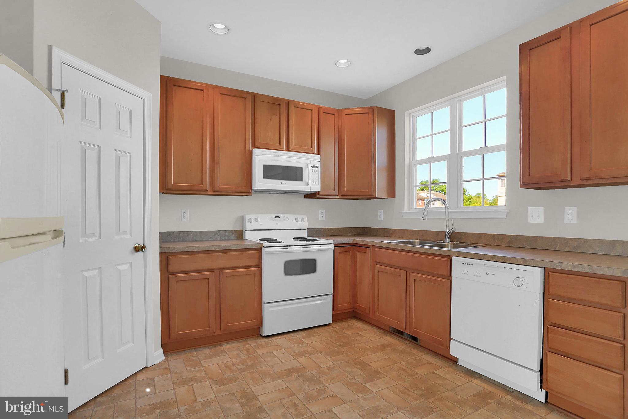 SUNSET TOWNHOMES - Residential