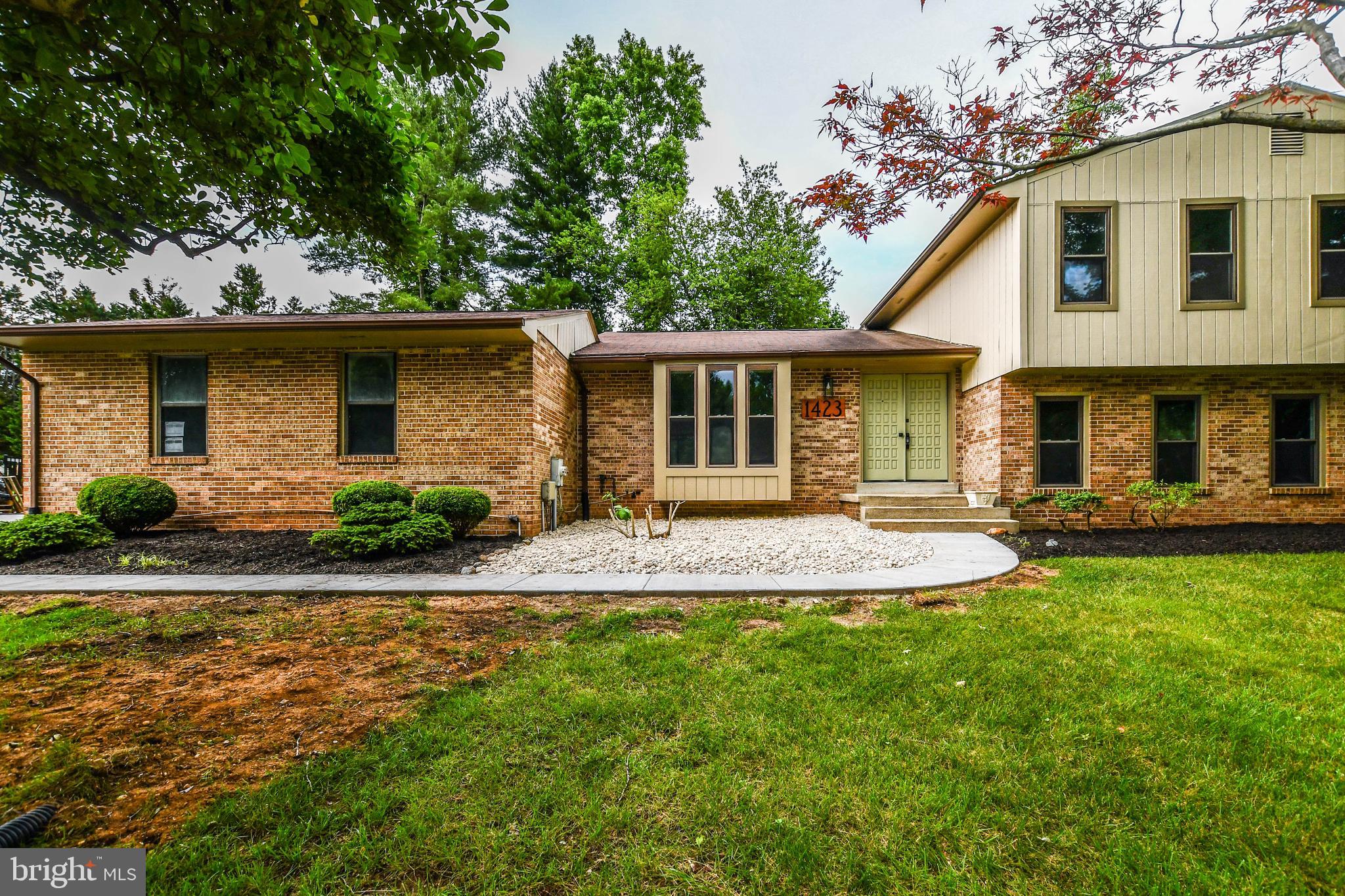 1423 ALBERT DRIVE