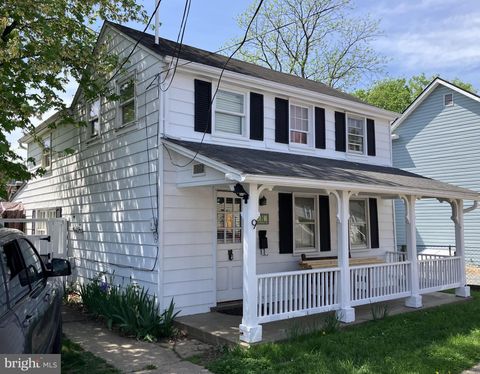 Photo of 9 Royal Street SE, LEESBURG, VA 20175 (MLS # VALO2120840)