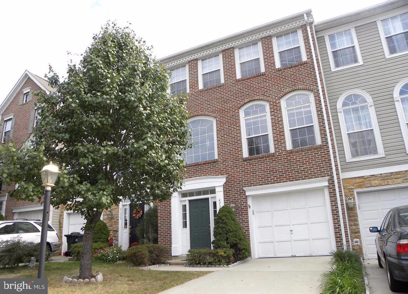 Available for lease Stylish 1-car garage TownHome in popular Great Falls Chase. 3 finished levels with 3BR/2.5BA. Hadrwood floor on all 3 levels; Open floor plan. Expansive Kitchen w/center island &breakfast nook&Family room. Granite countertops and Stainless Steele appliances. Lower Level Rec. Room walks out to flagstone patio, fenced yard. Walk to pool, shops, eateries, commuter bus; close to FFXPkwy, Rte. 7, and Algonkian Regional Park. . Easy online application using rentspree