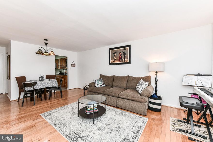 Spacious 2 Bedroom, 2 Bath flat at Bedford Park Condos just steps to Clarendon Metro! Largest Model with lots of living space & ample sunlight throughout*Updated with gleaming hardwood floors*Updated Kitchen features granite counters & tiled floors*Open Living & dining room concept*Bathrooms updated with marble top vanities & tiled floors*Laundry room with utility & extra storage*Master Bedrooms Suite with Full Bath*Mirrored closet doors*Patio in front, lush green lawn views in back!

*Lease available 10.10.2021*