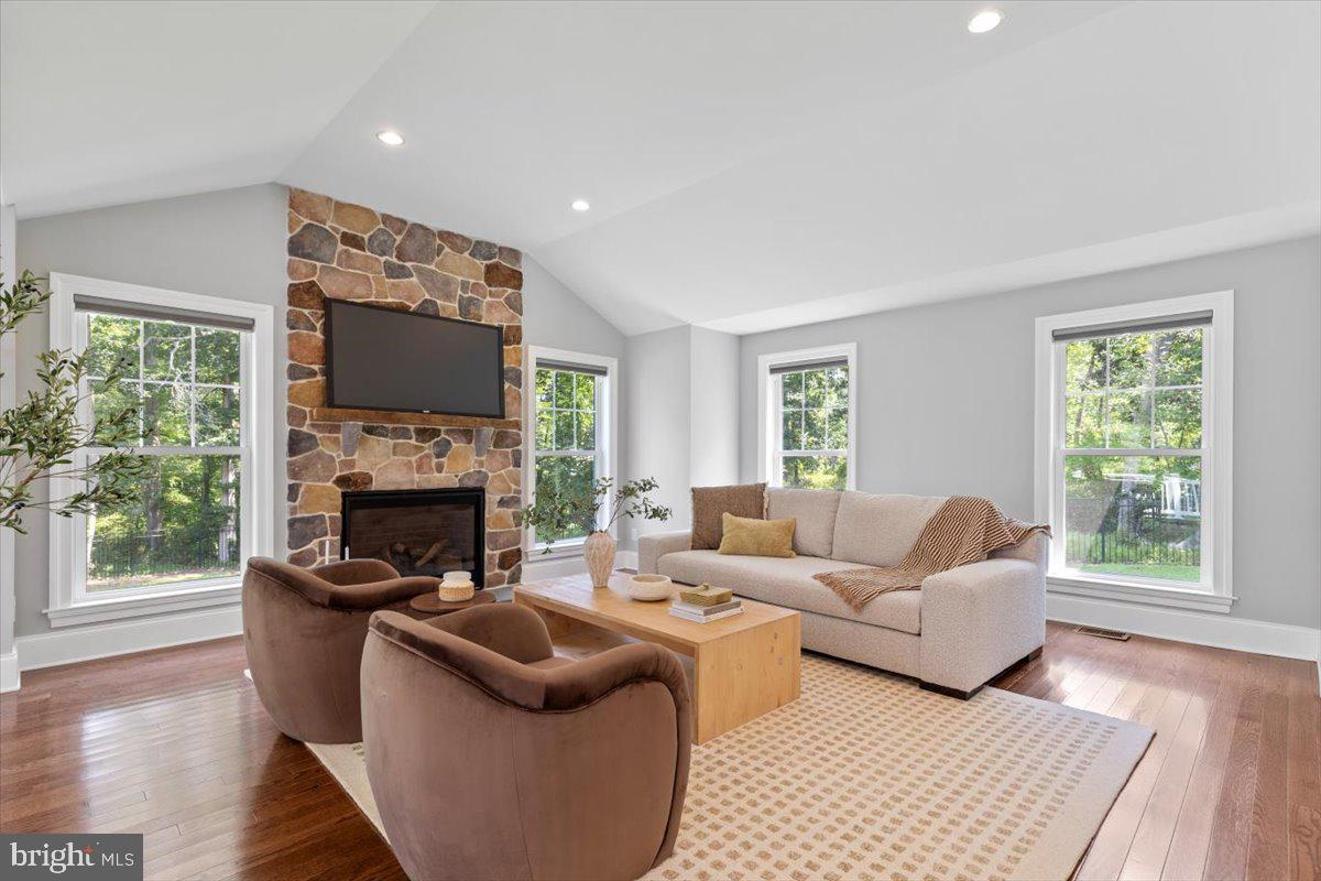 RADNOR HUNT - Residential