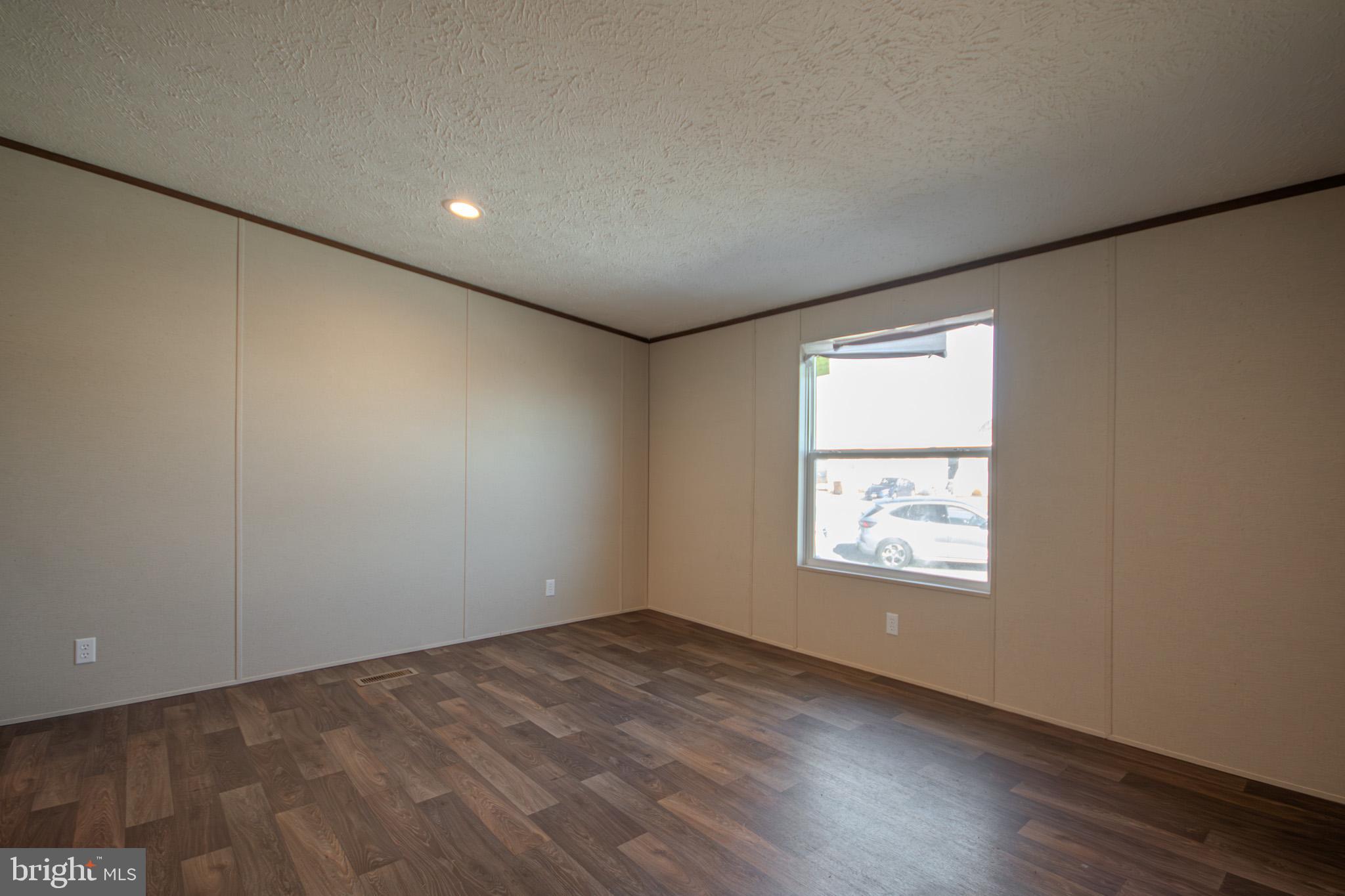 STRAWBERRY VILLAGE - Residential