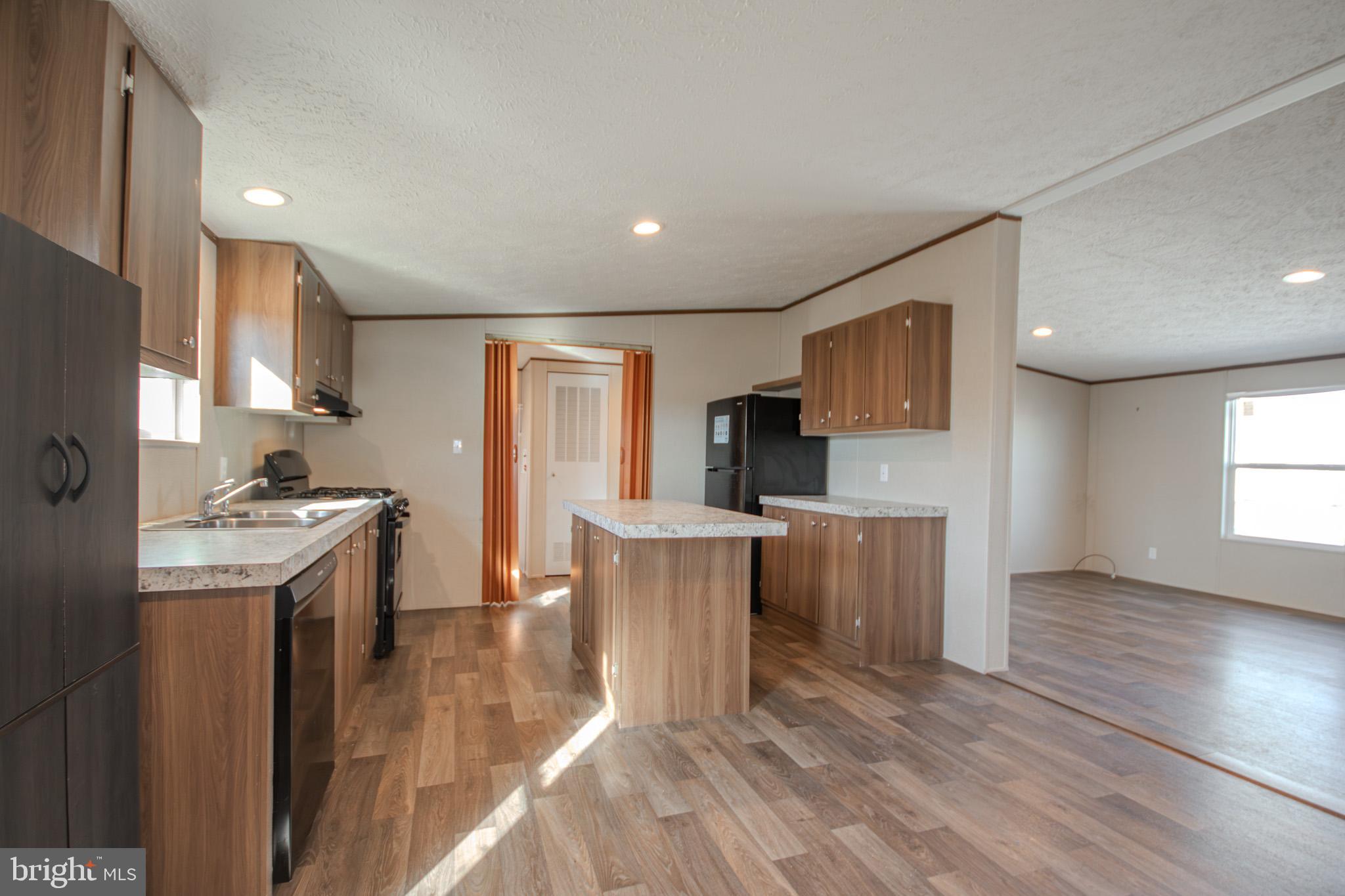 STRAWBERRY VILLAGE - Residential