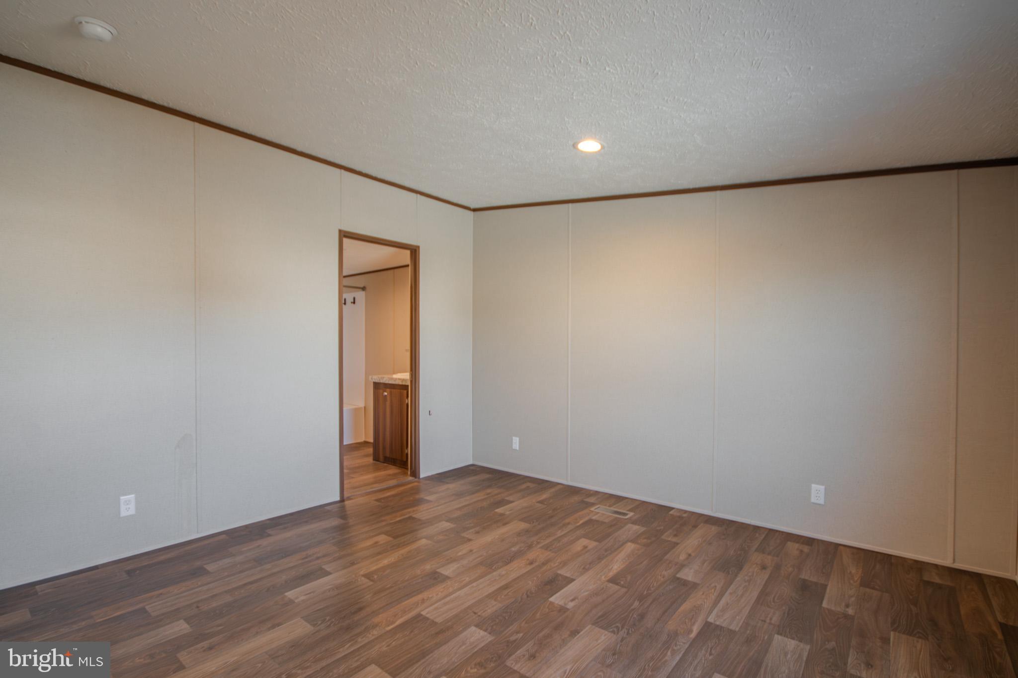 STRAWBERRY VILLAGE - Residential