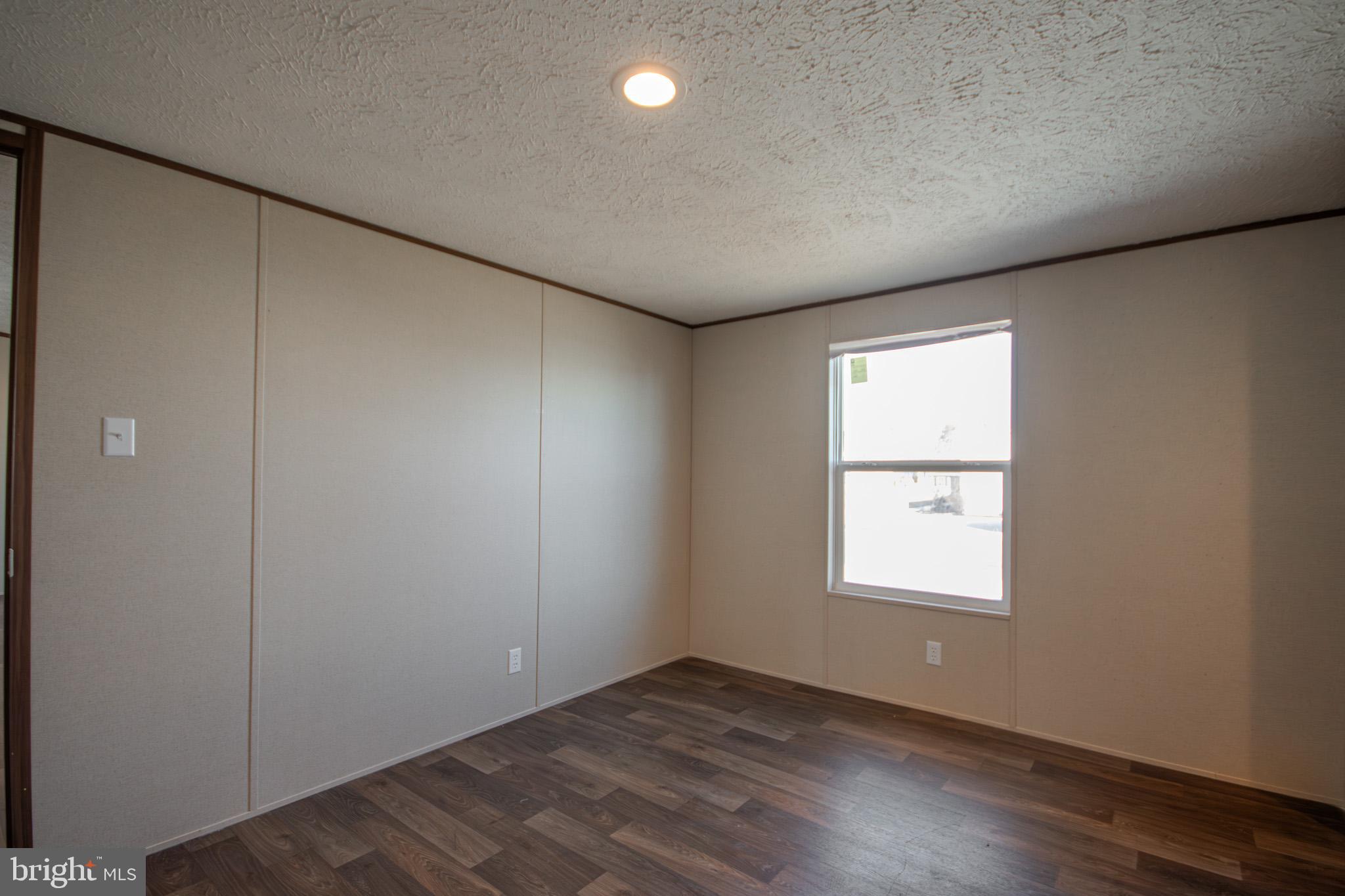 STRAWBERRY VILLAGE - Residential