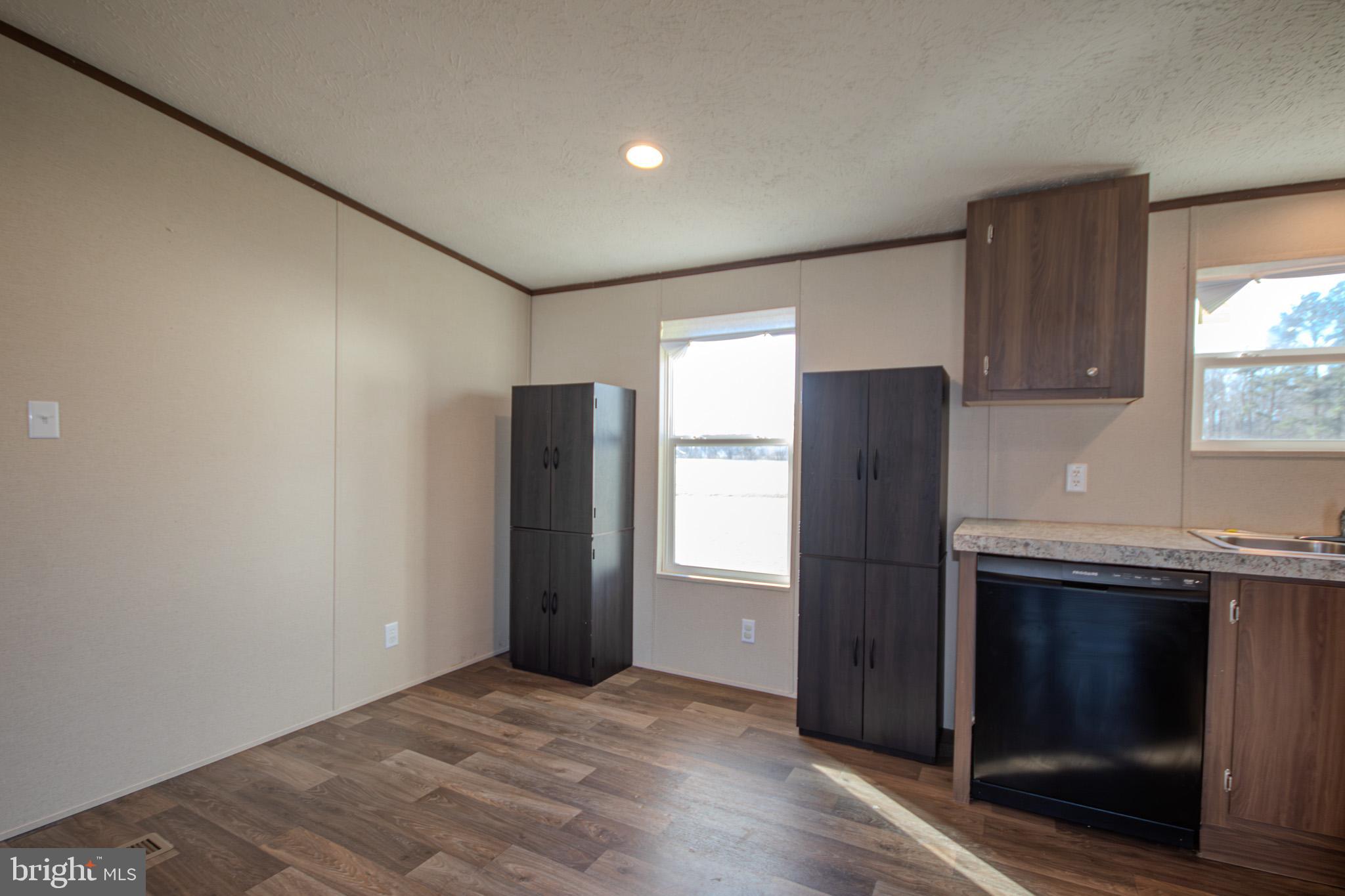 STRAWBERRY VILLAGE - Residential