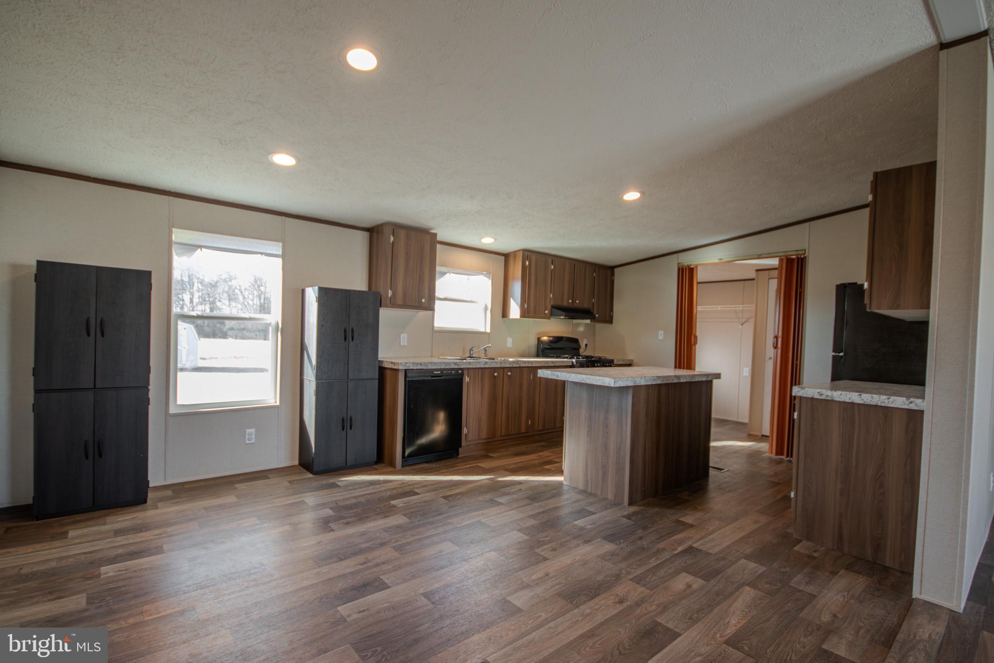 STRAWBERRY VILLAGE - Residential