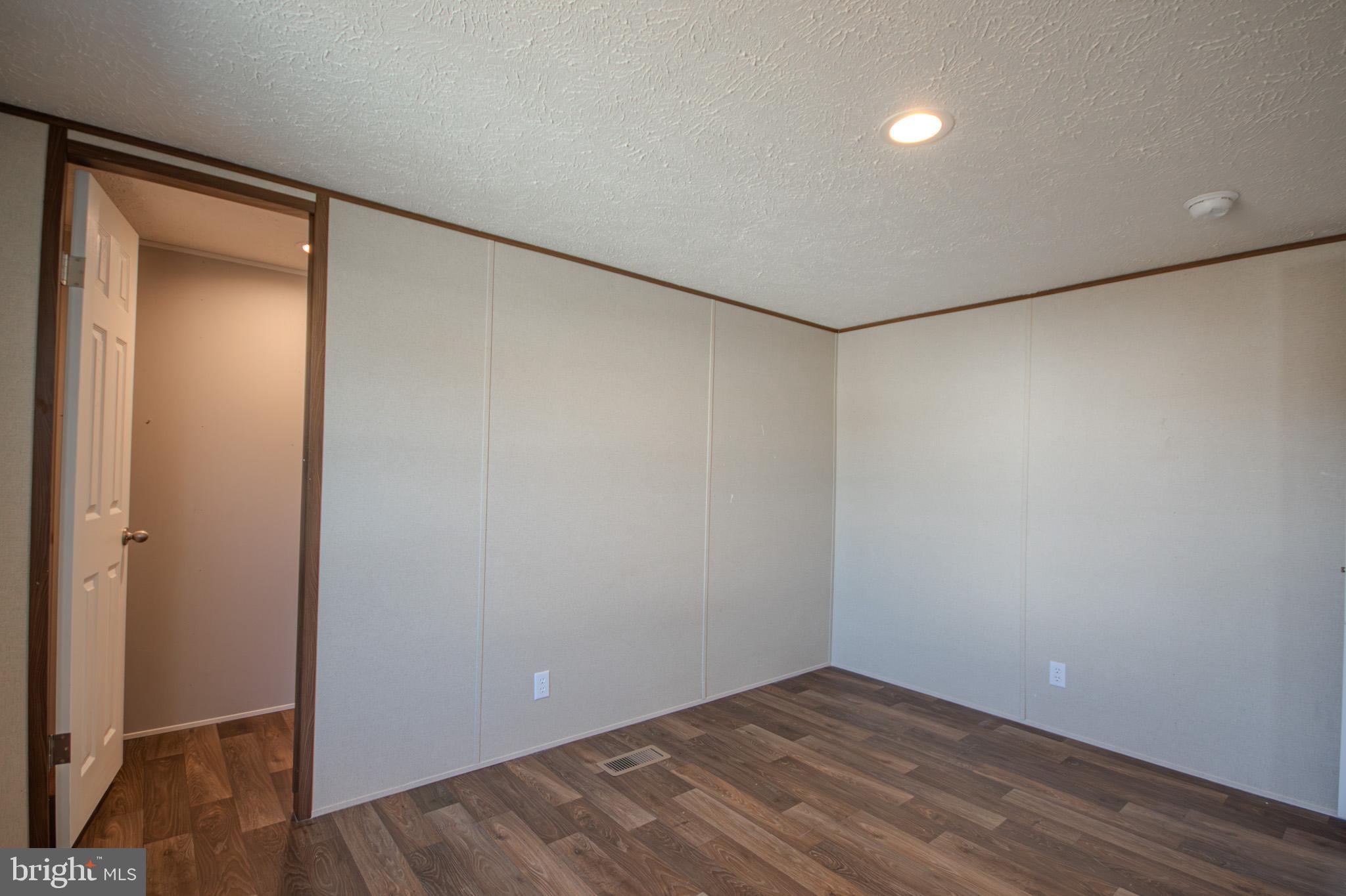 STRAWBERRY VILLAGE - Residential