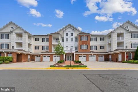15130 Heather Mill Ln. Unit 402, Haymarket, VA MLS: VAPW2094832