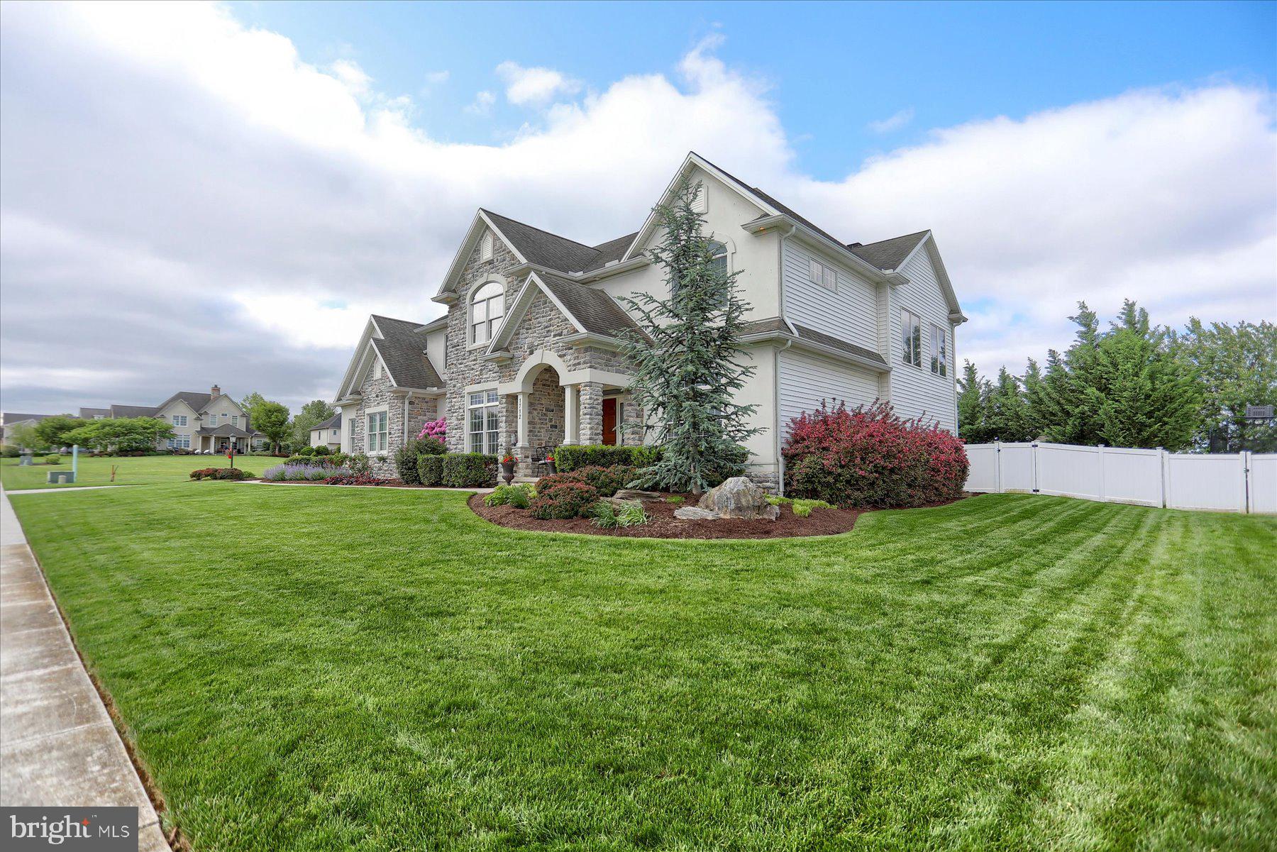 1712 MORNING STAR COURT