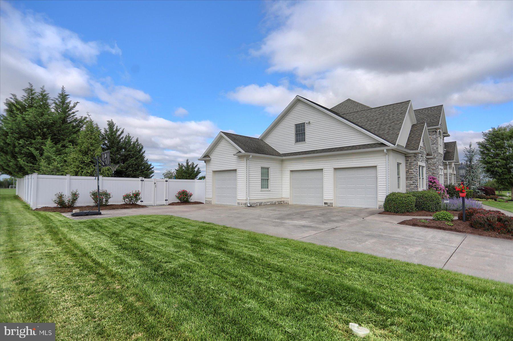 1712 MORNING STAR COURT