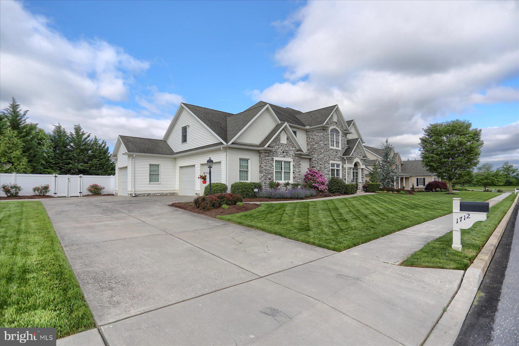 1712 MORNING STAR COURT