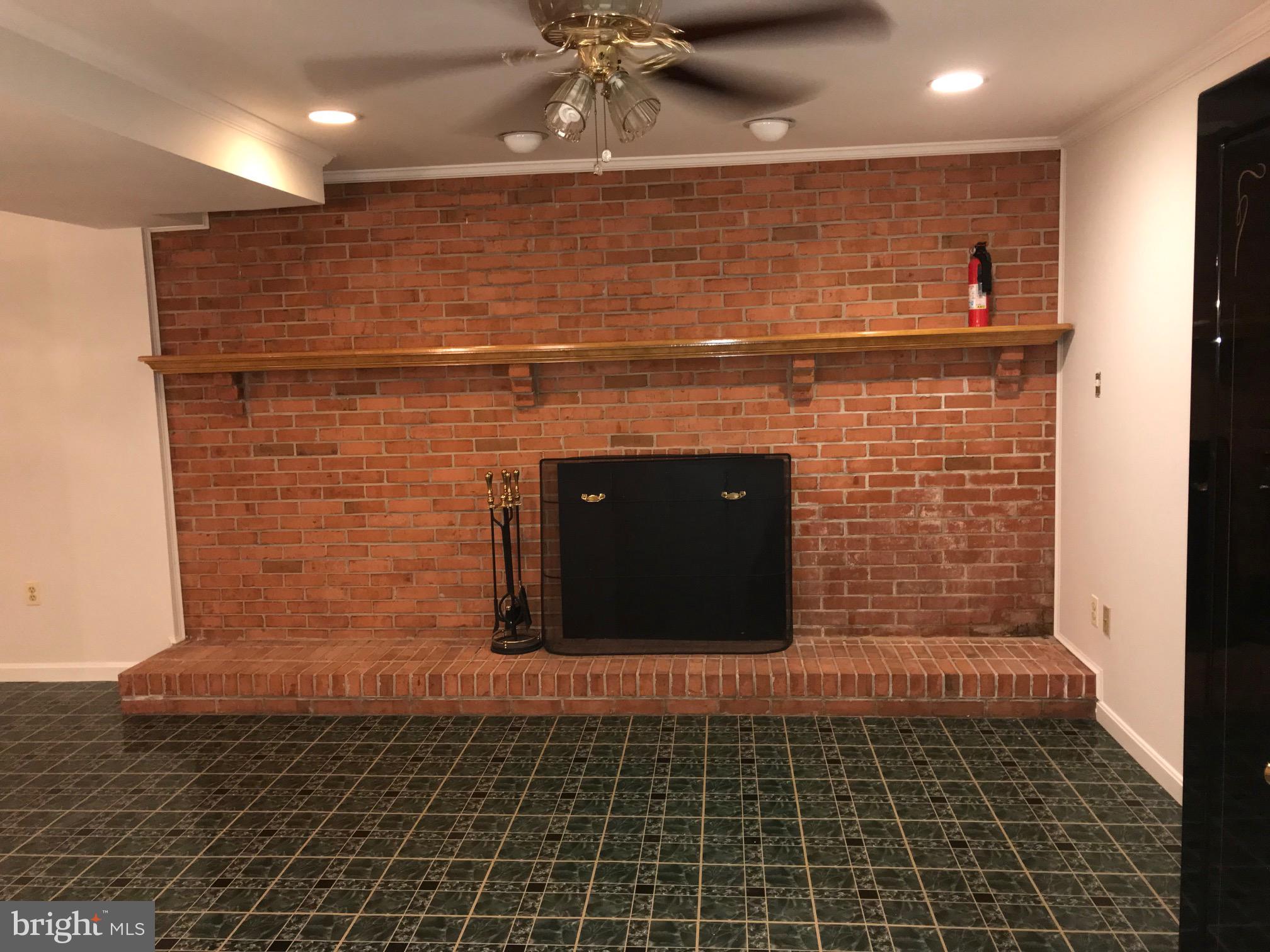 MT MIDDLETON ESTATES - Residential Lease