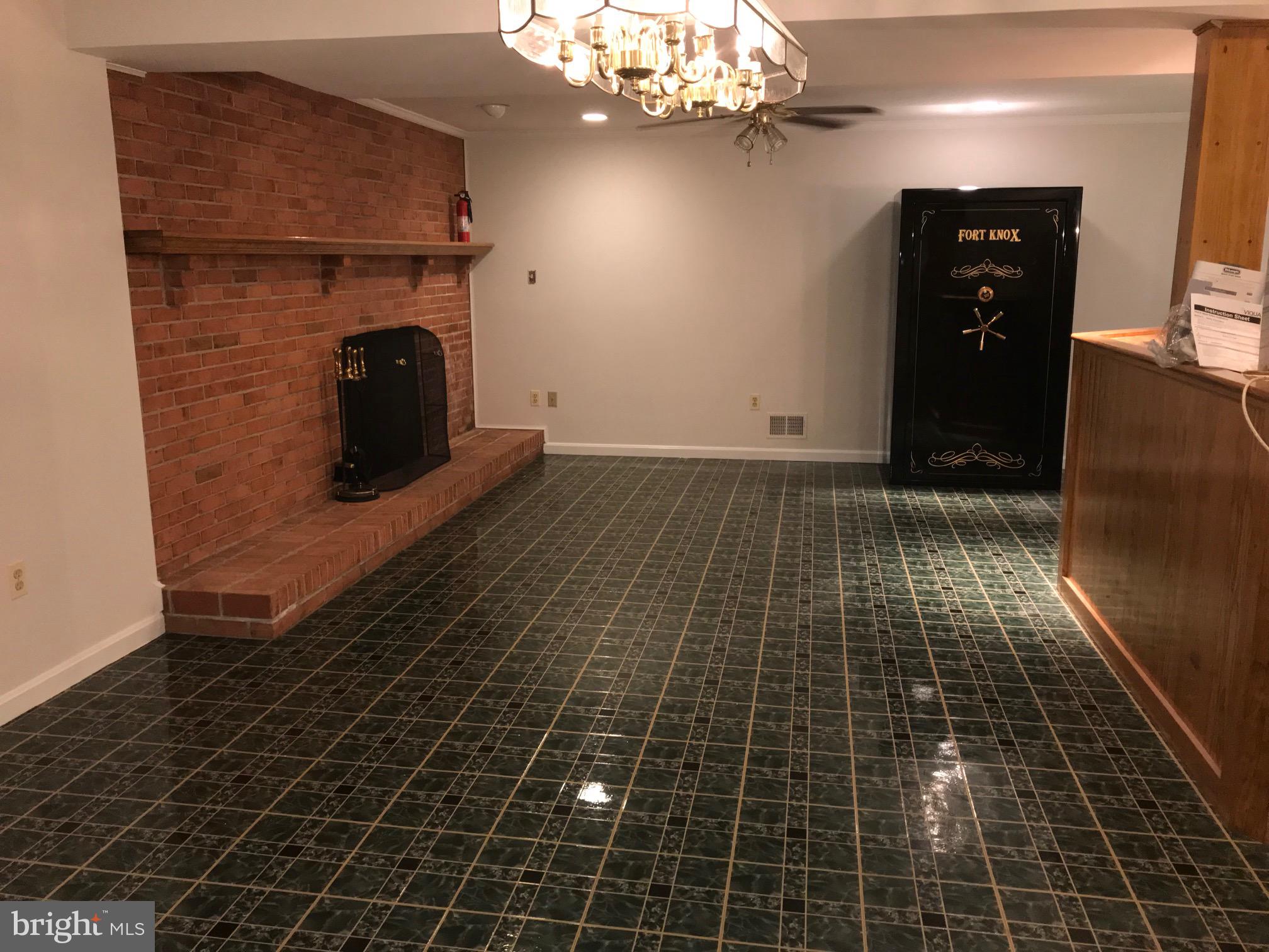 MT MIDDLETON ESTATES - Residential Lease