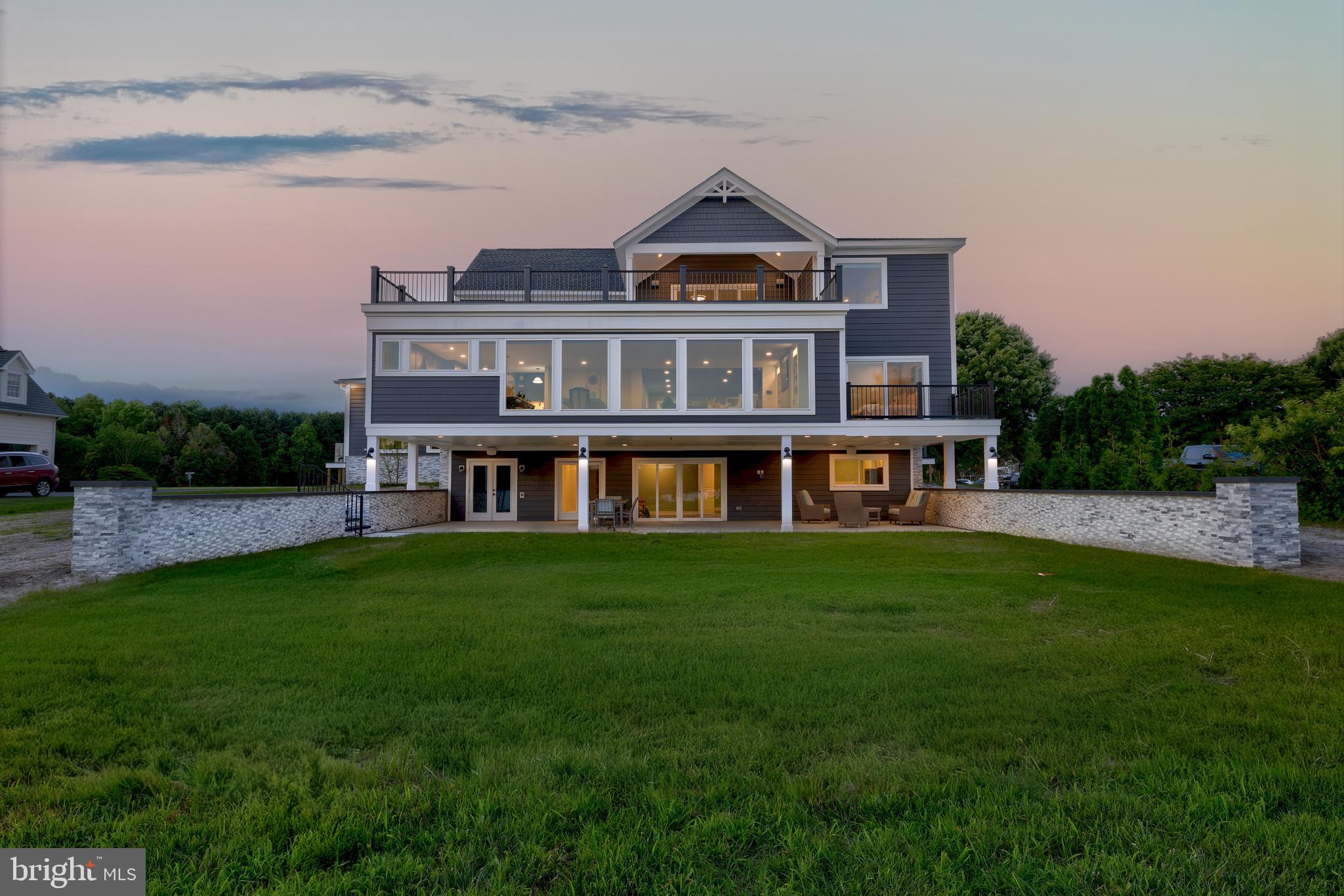 STRAY FOX - Residential