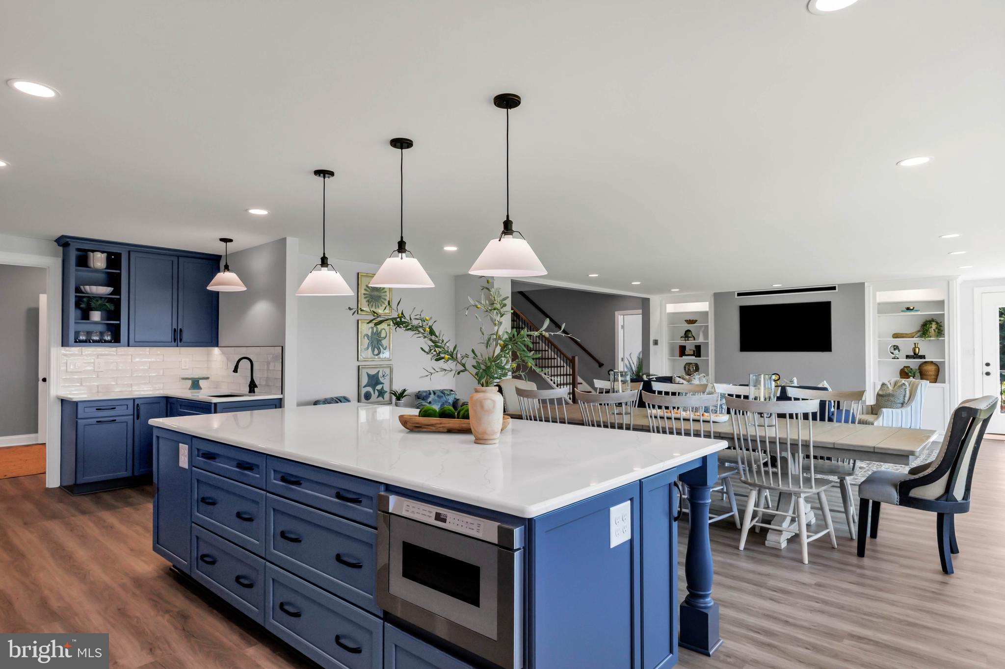 STRAY FOX - Residential