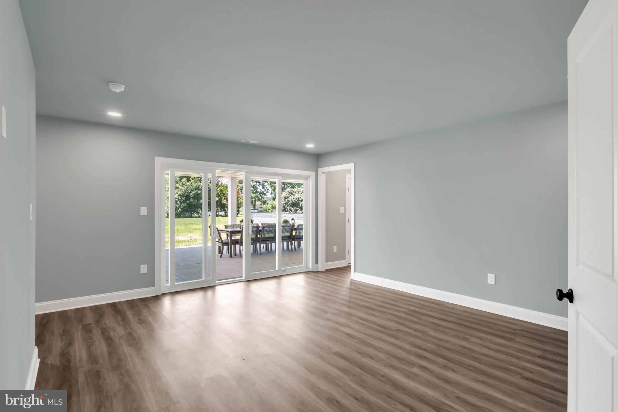 STRAY FOX - Residential