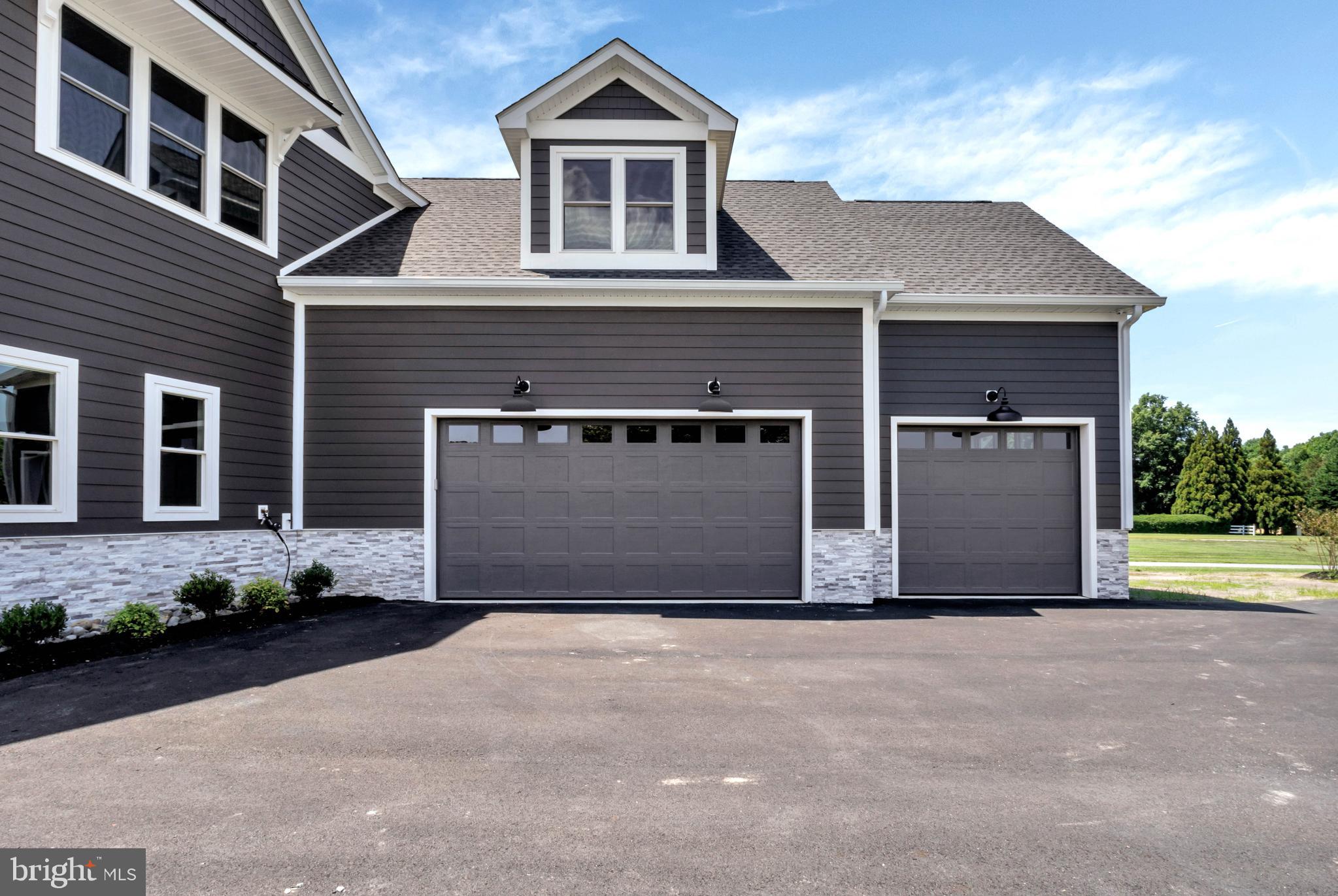 STRAY FOX - Residential