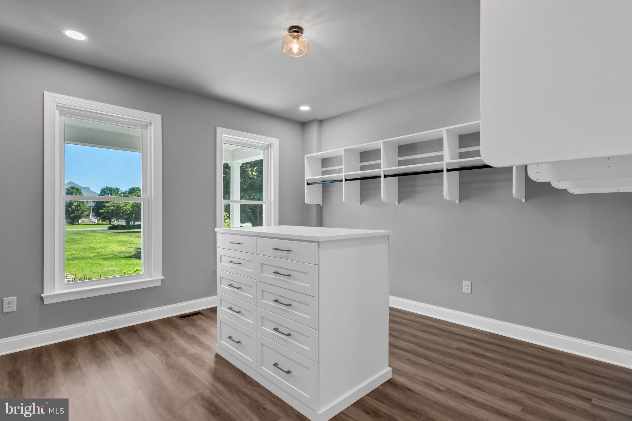 STRAY FOX - Residential