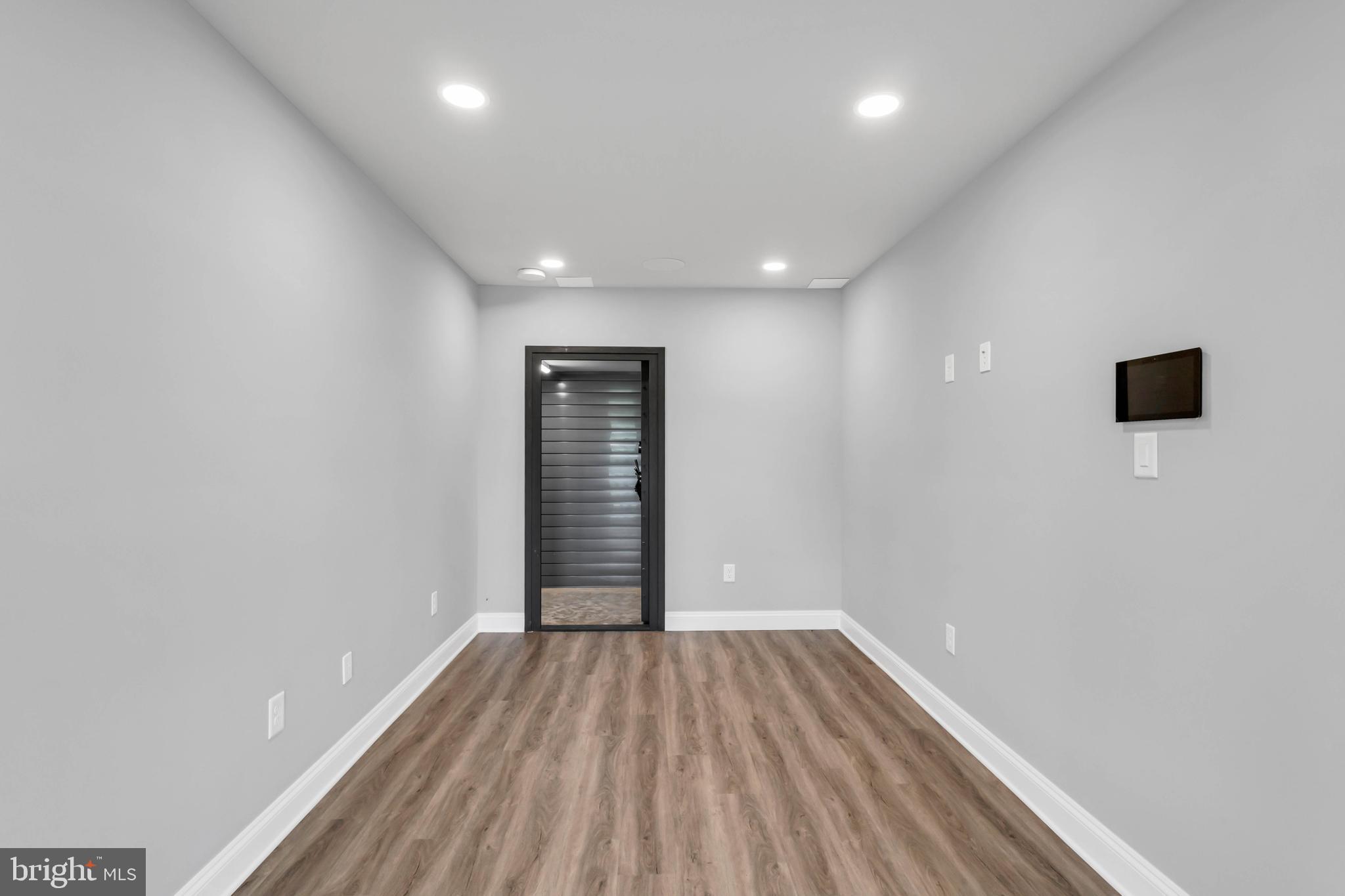 STRAY FOX - Residential