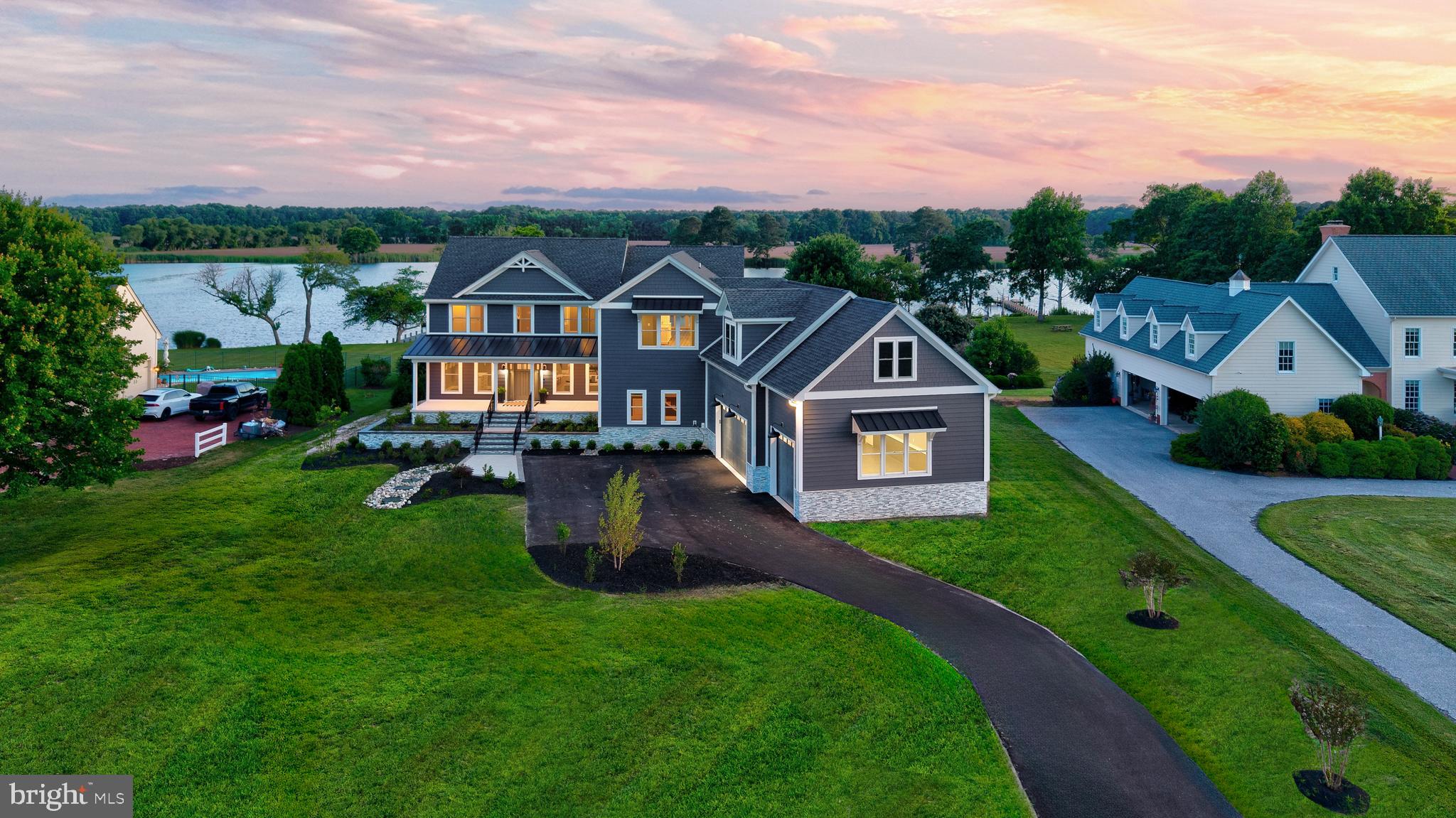 STRAY FOX - Residential