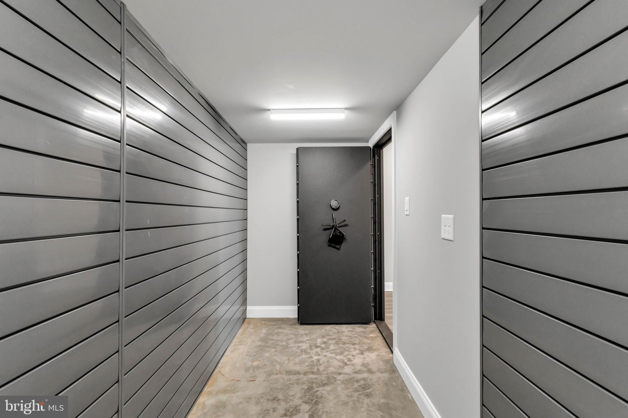 STRAY FOX - Residential