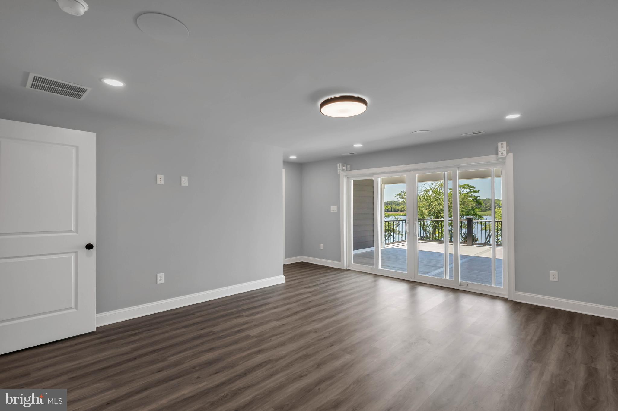 STRAY FOX - Residential