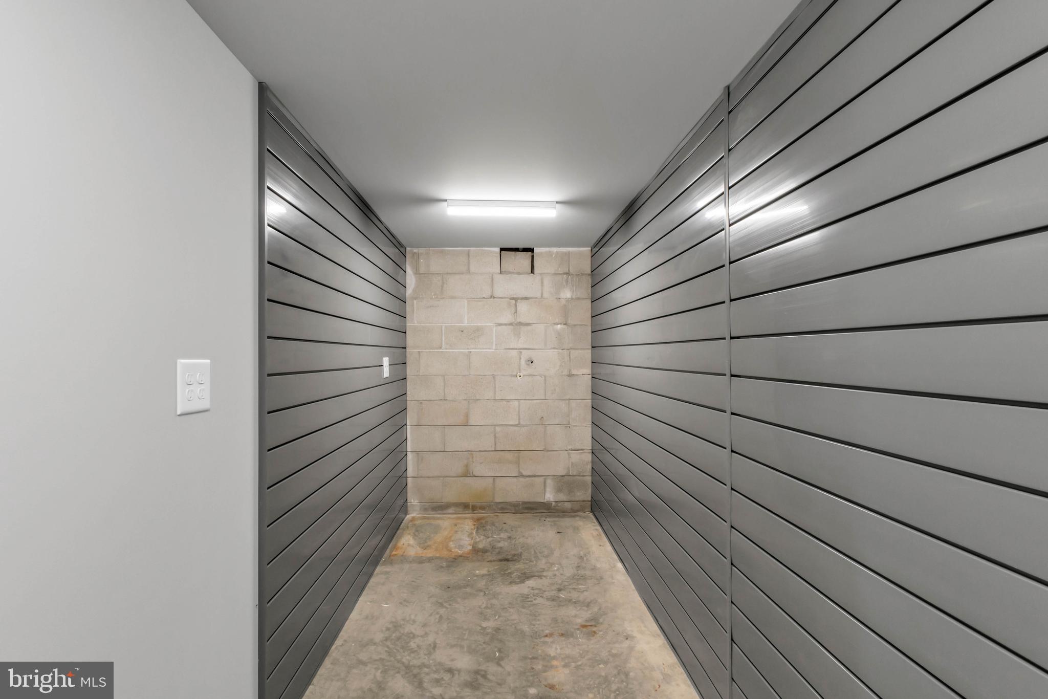 STRAY FOX - Residential