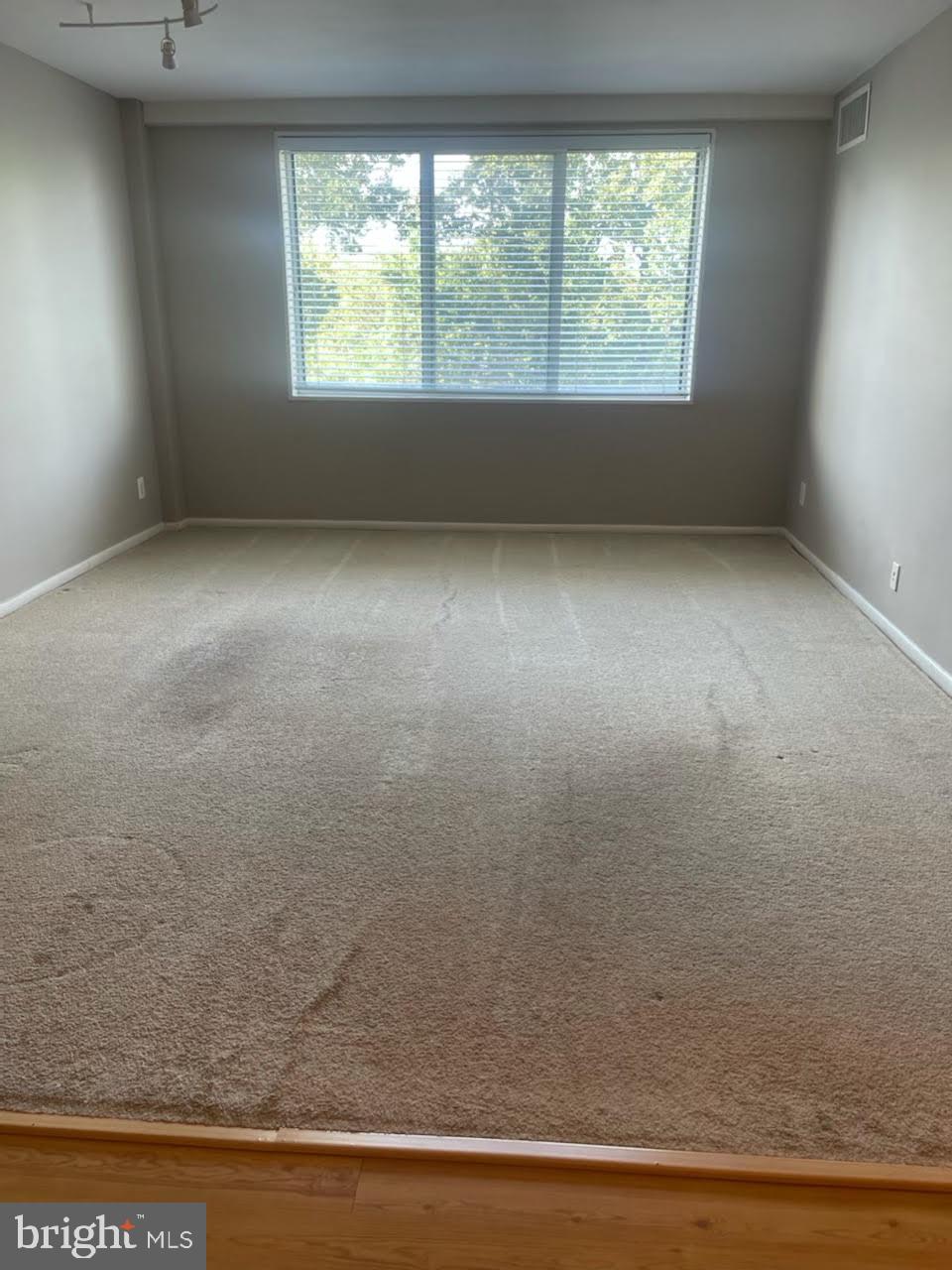 WHITEHALL - Residential