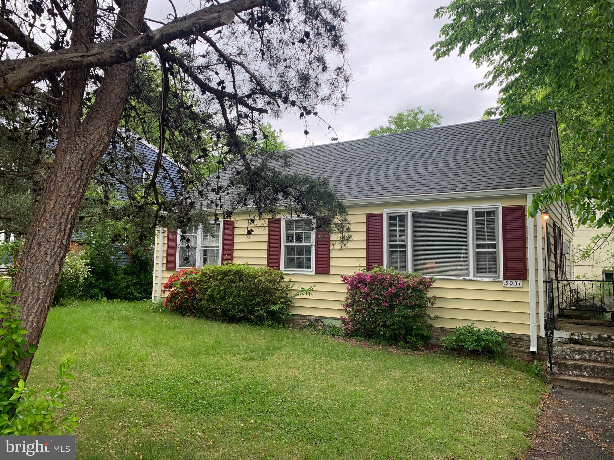 WEST LAWN - Residential