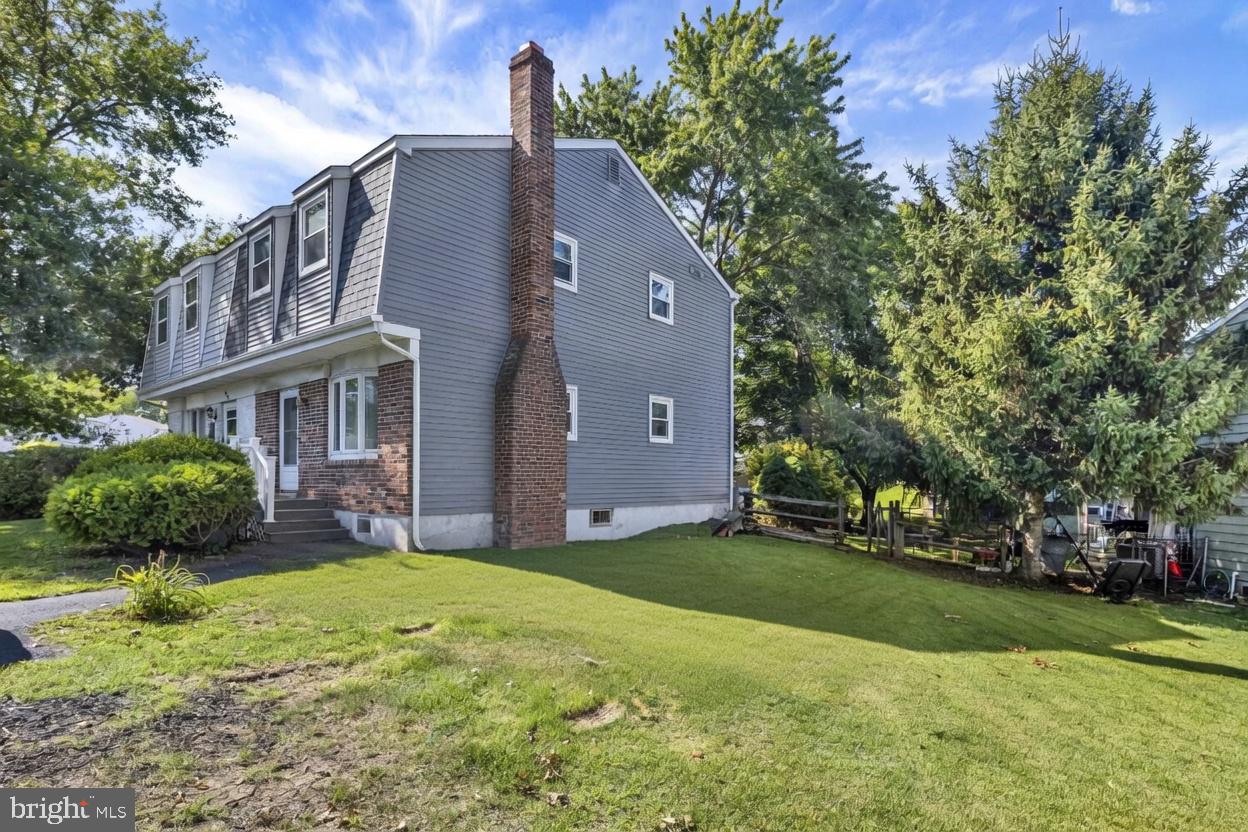 623 HOLLY DRIVE
