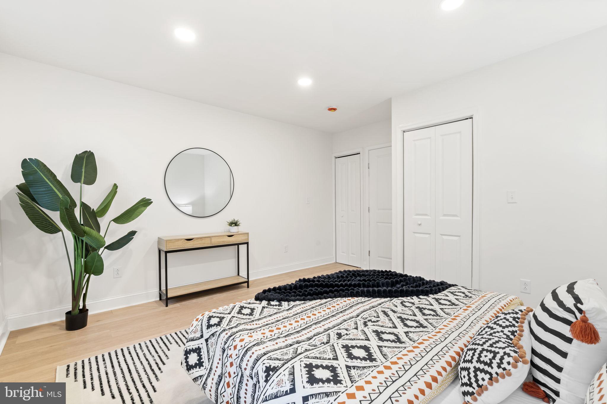 POINT BREEZE - Residential