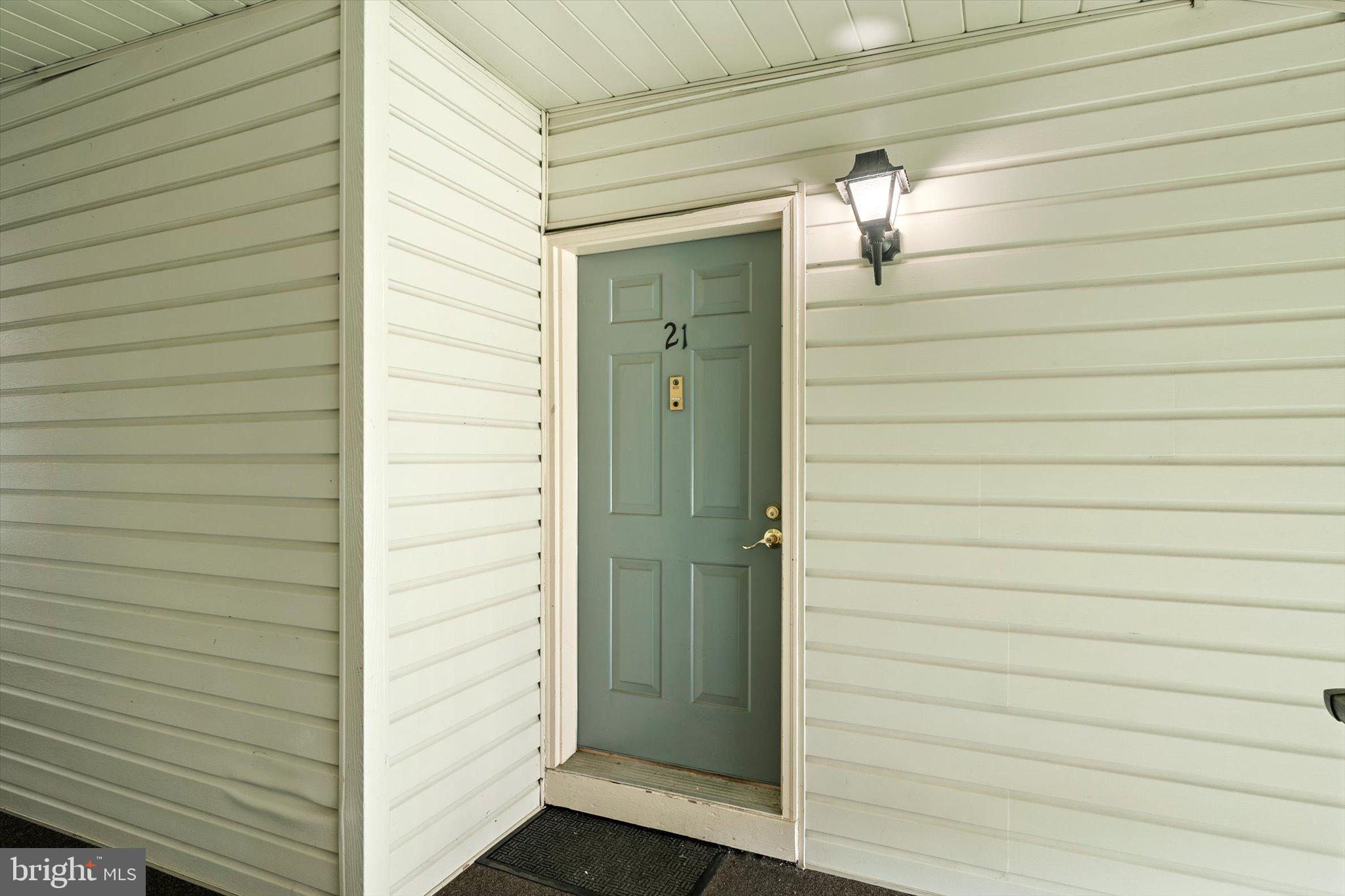 21 CHAMBERLIN COURT