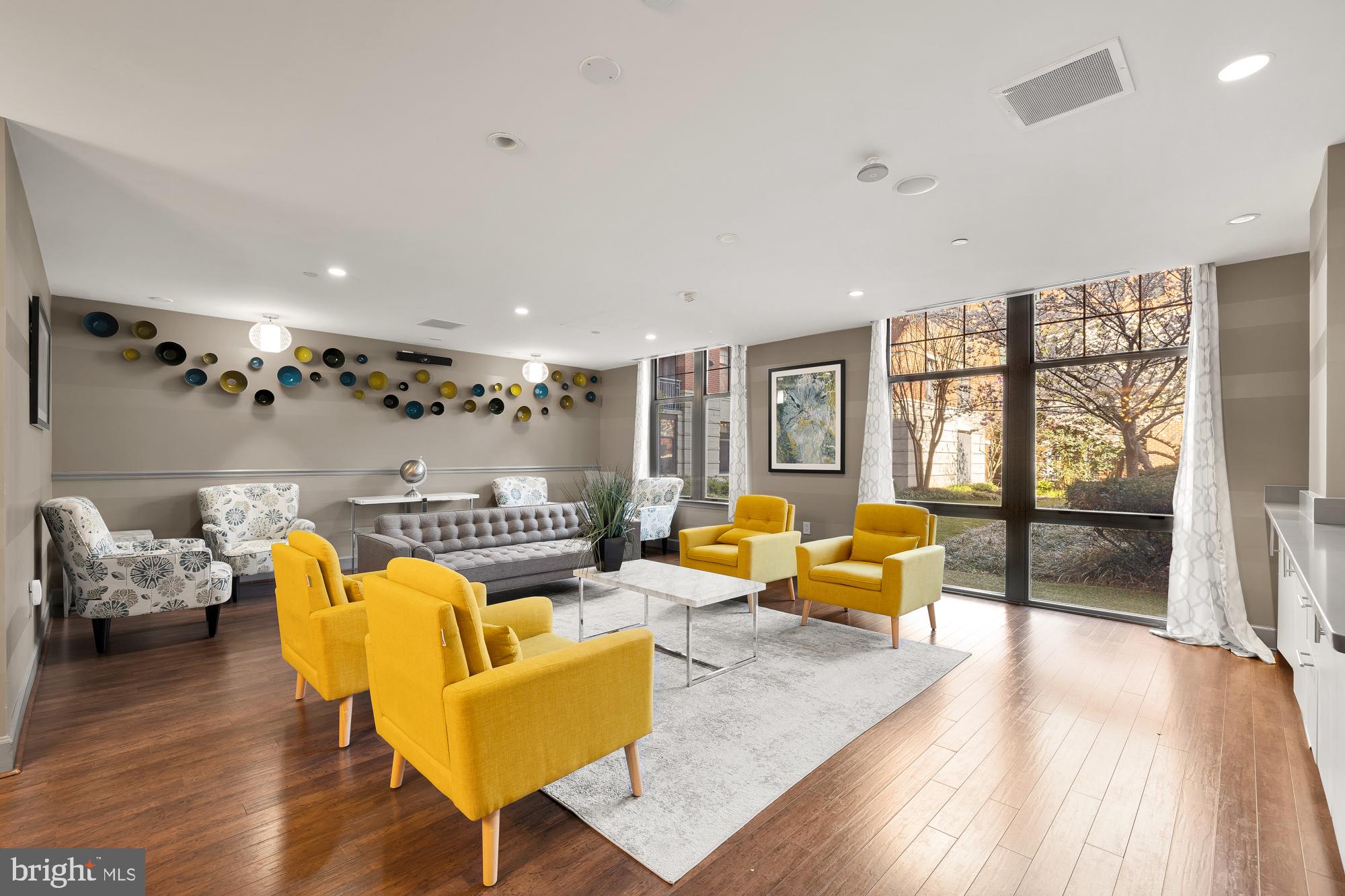 CLARENDON 1021 - Residential